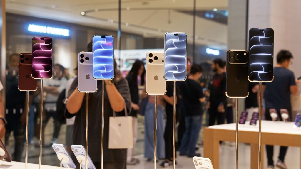 If you spot this new ‘hello’ sign hidden away in your local Apple Store, it’s there because of the new iPhone 18 Pro
