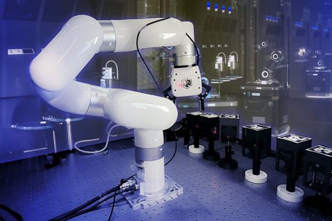 MIT Robot Builds a Working Laser in 30 Minutes With Minimal Human Help