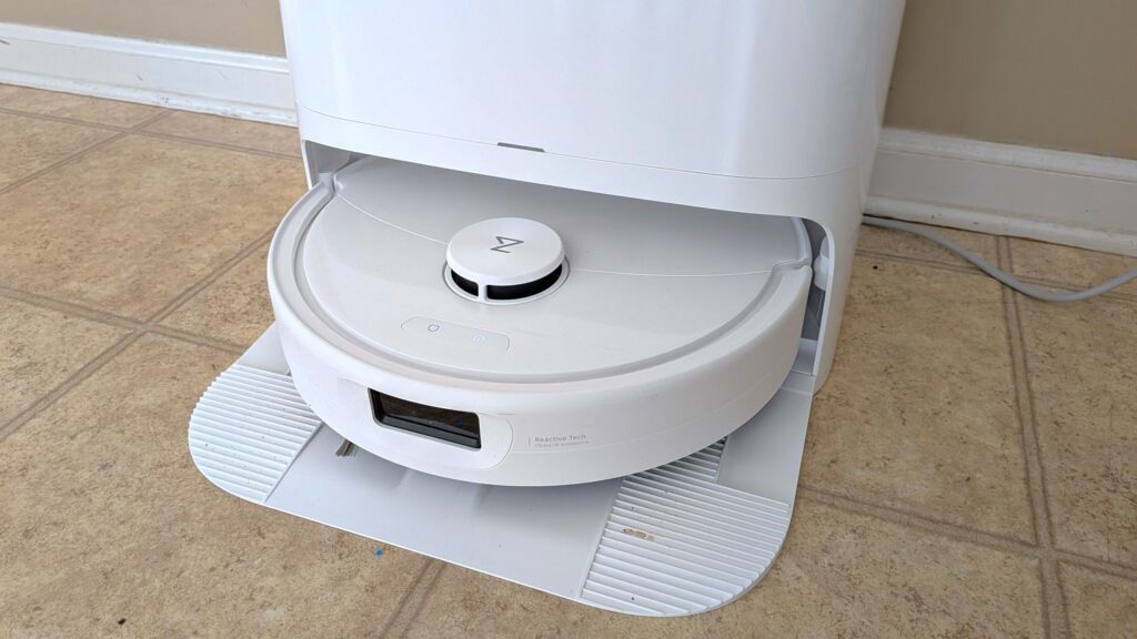 Detachable mop heads and top-tier cleaning make the affordable Roborock Qrevo 2 Pro a dream for mixed floors