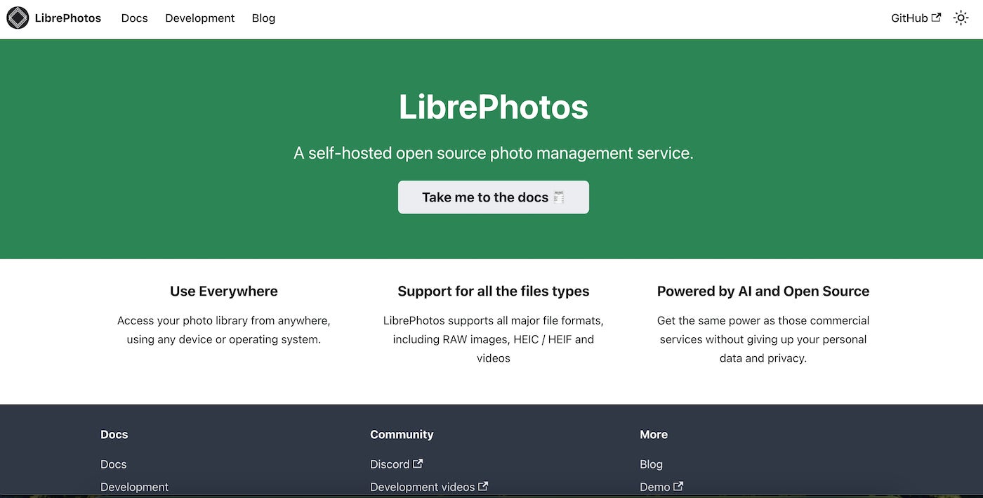 LibrePhotos can be installed using Docker.