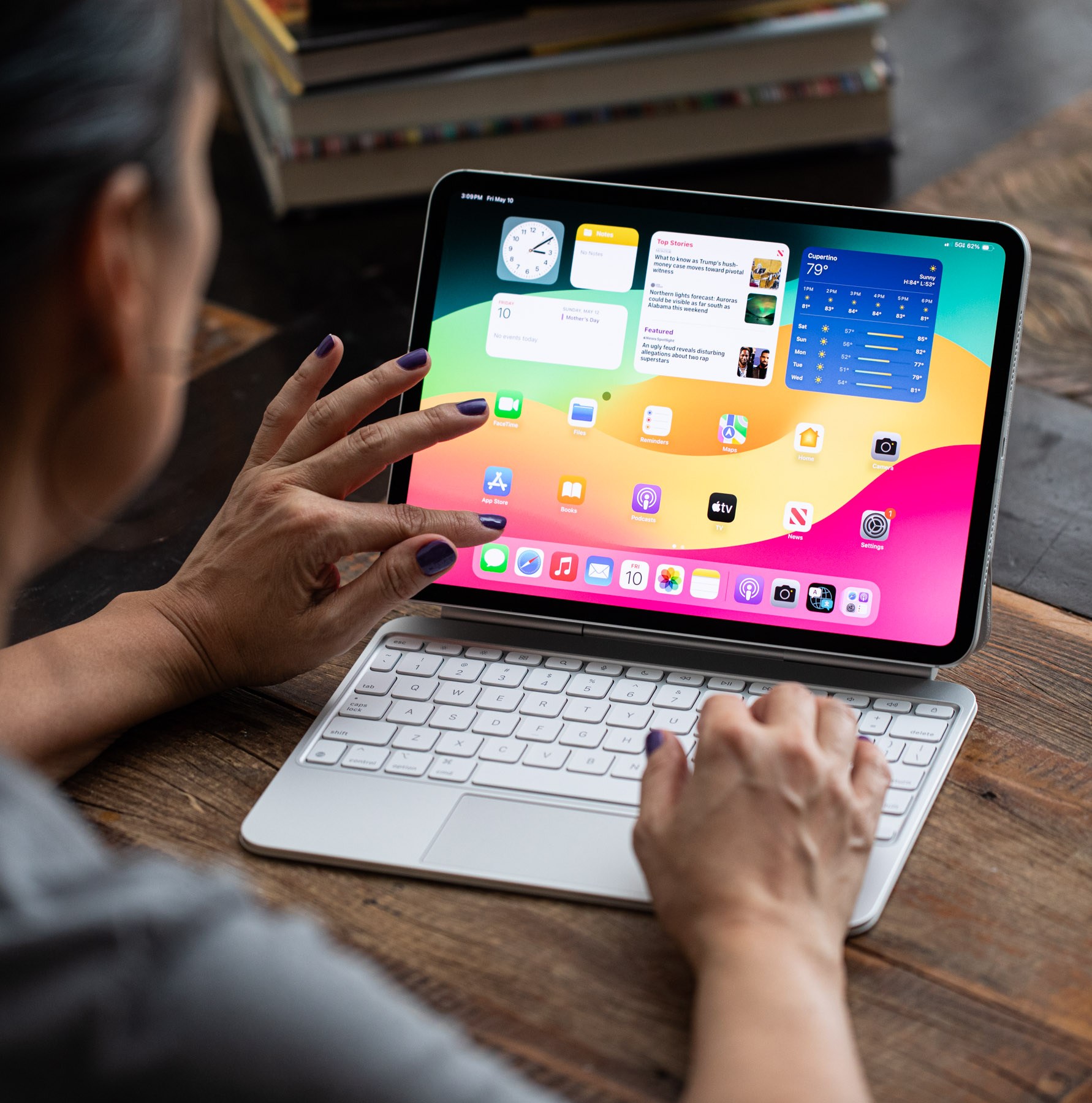 A photo of a person pinching the screen on an iPad Pro.