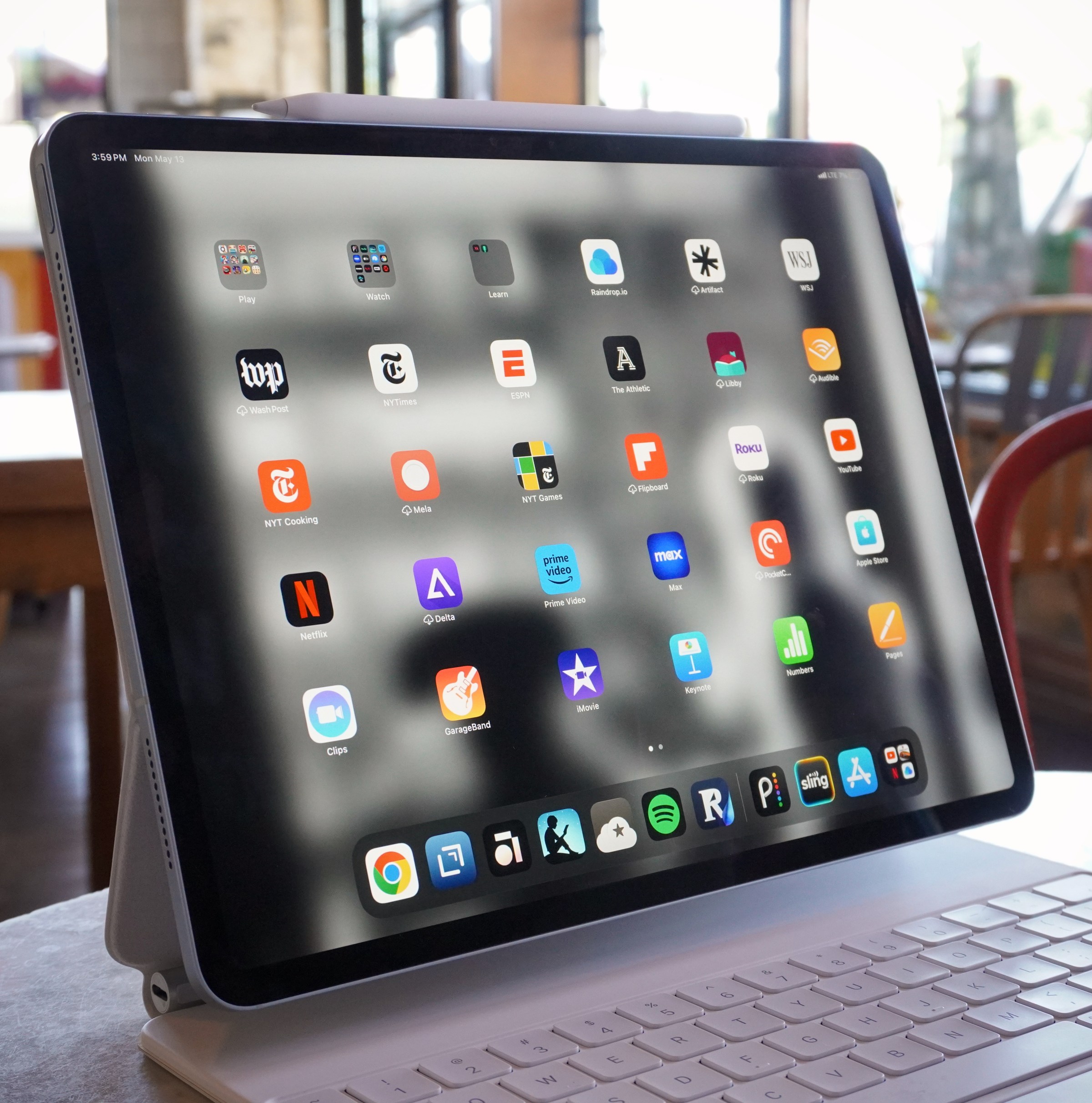 A photo of the iPad Air in a cafe setting.