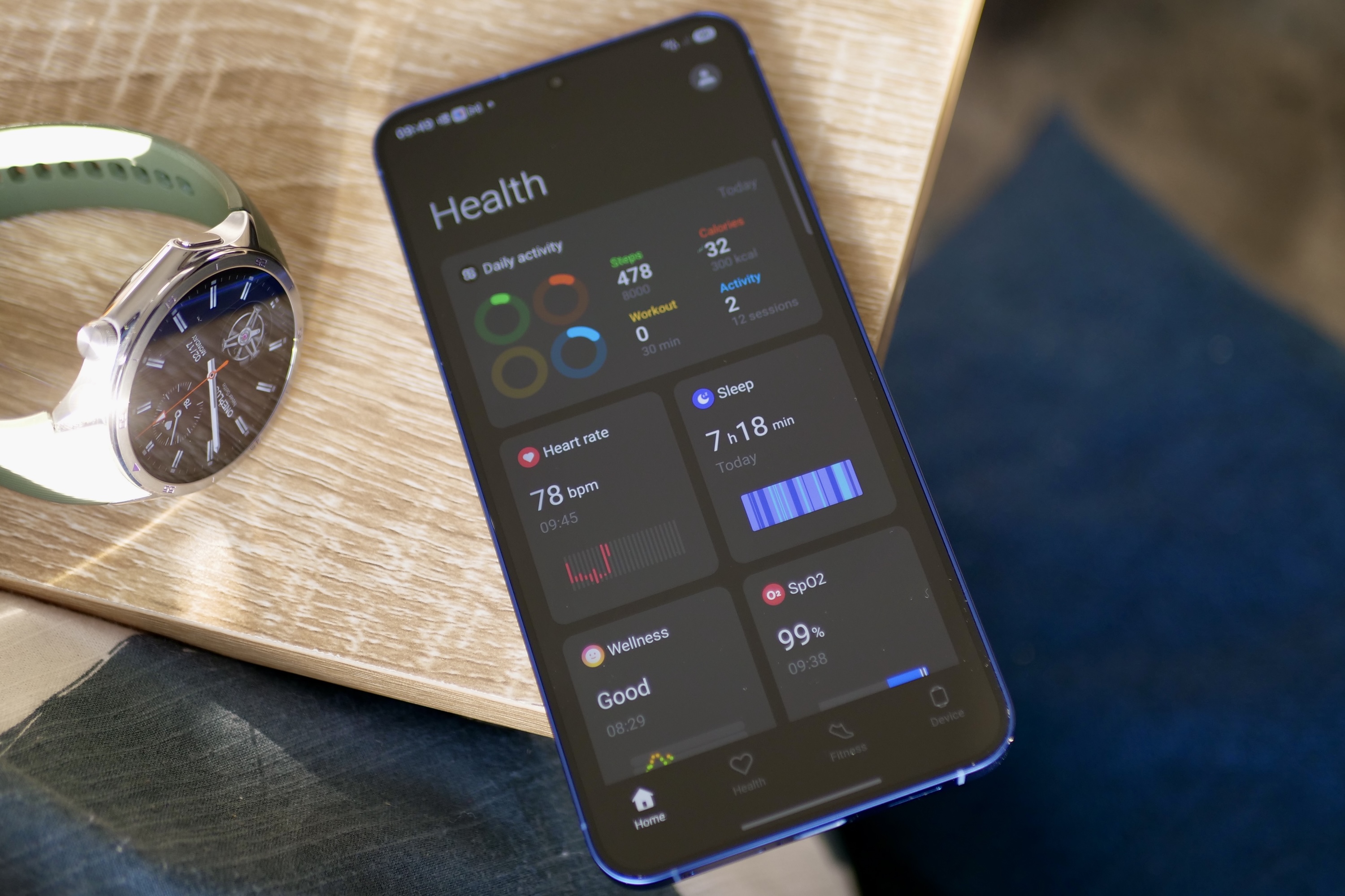 The OnePlus Watch 3 and OHealth app.