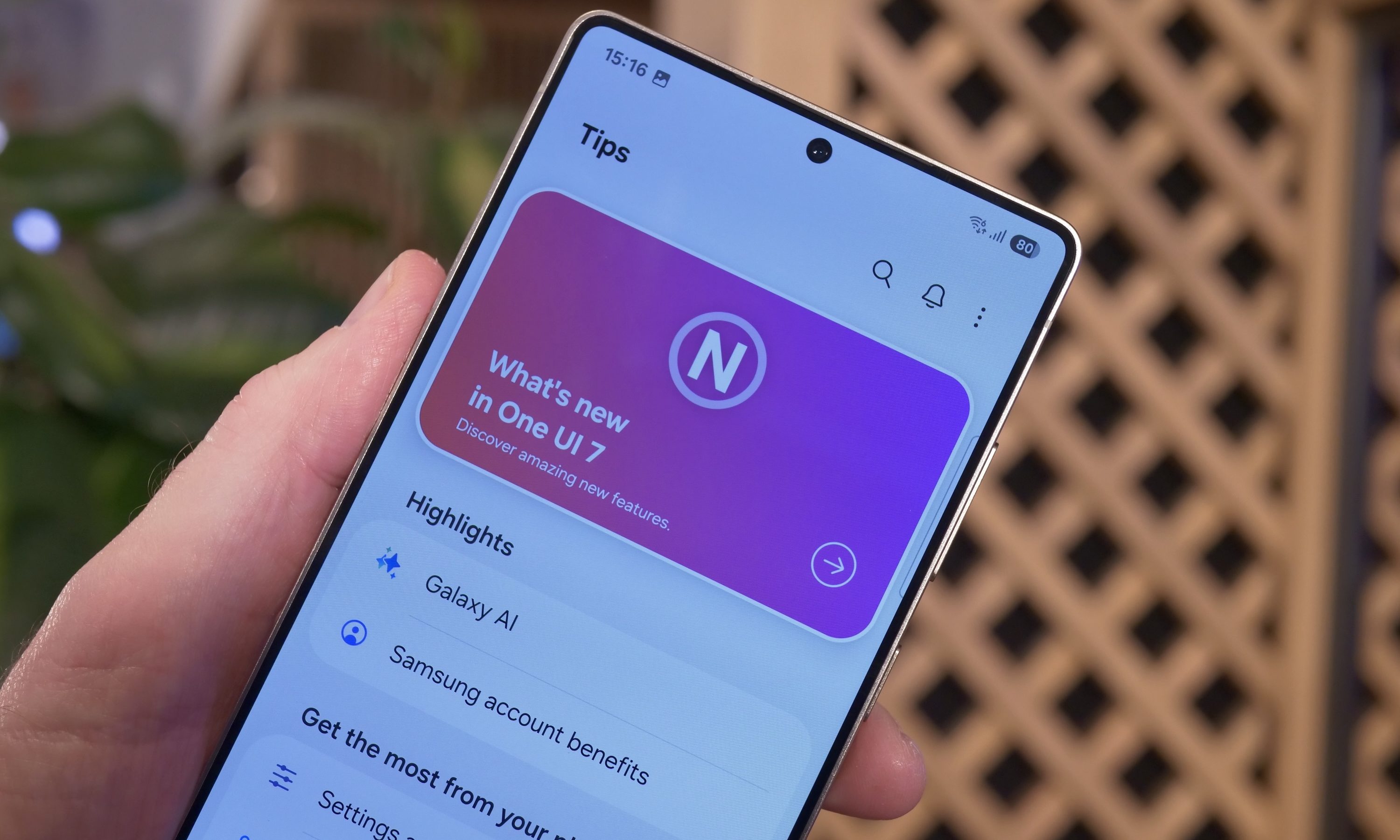 The Samsung Galaxy S25 Ultra with the Galaxy AI screen.