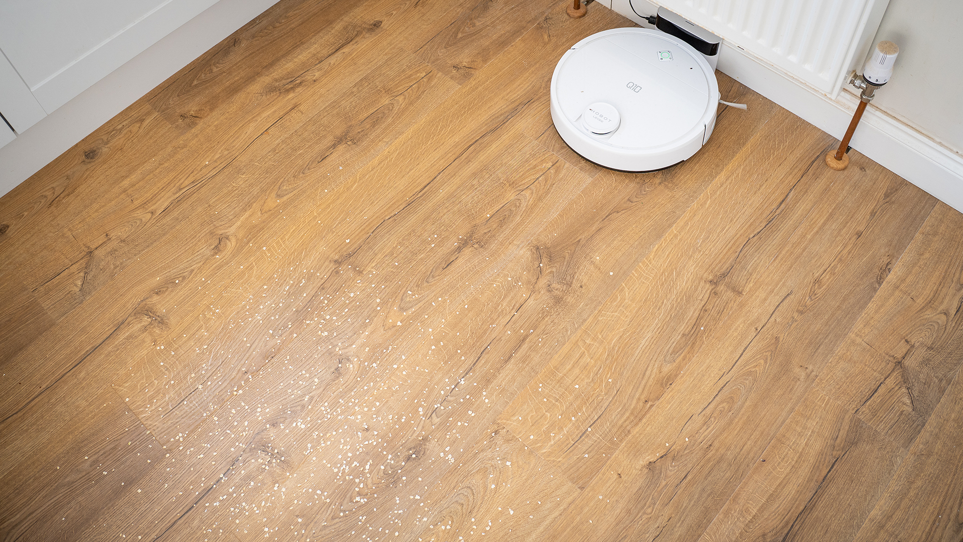 Oats on wooden floor before suction test