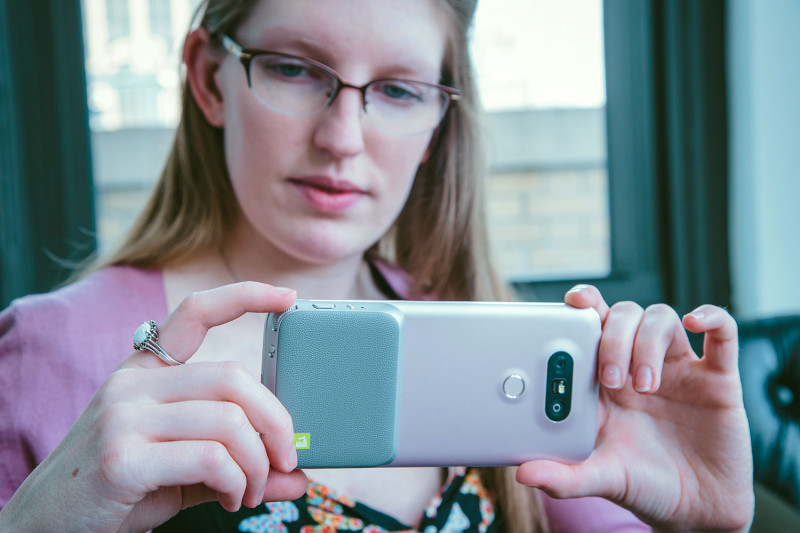 The LG G5's CamPlus module.