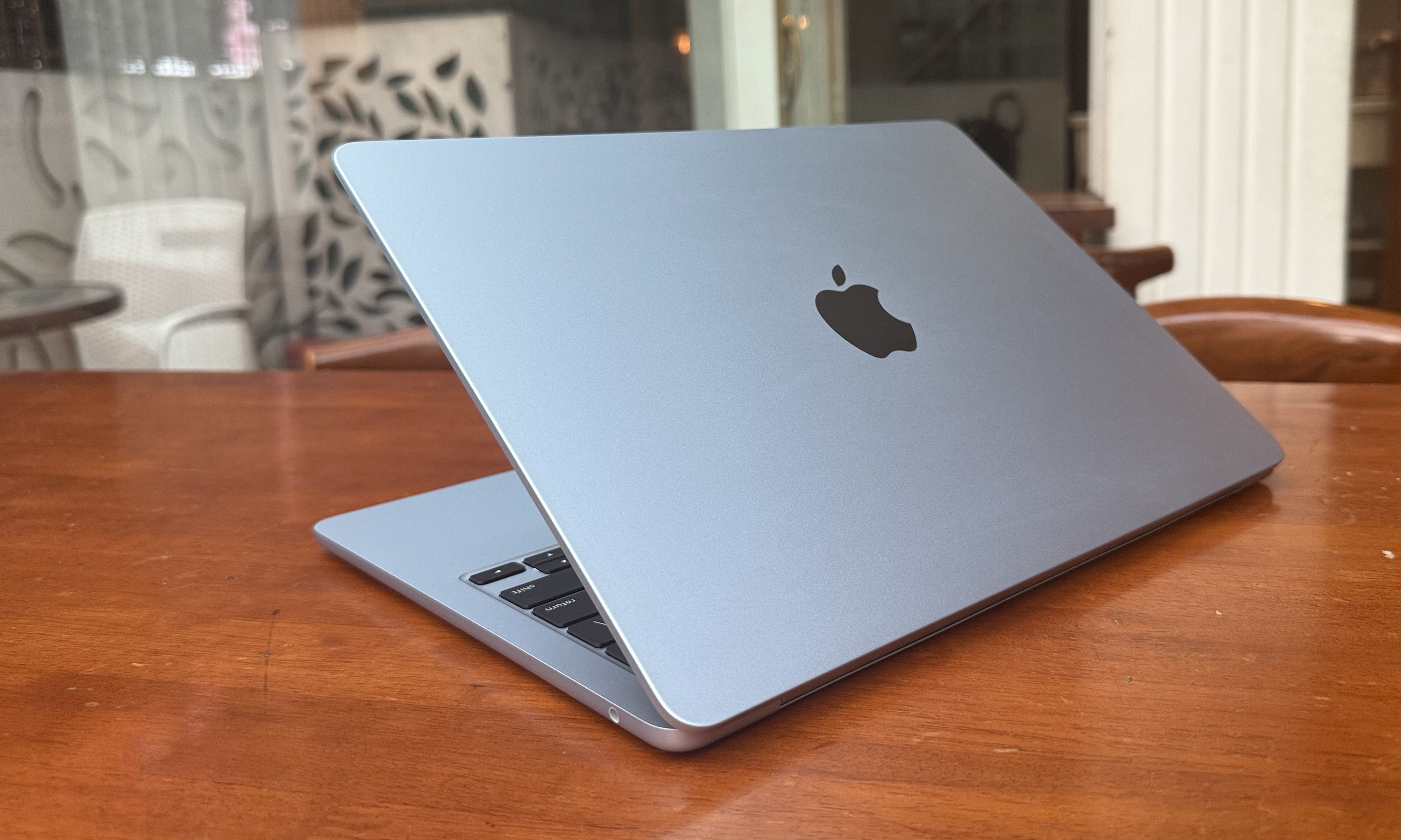 Rear view of lid on M4 MacBook Air.