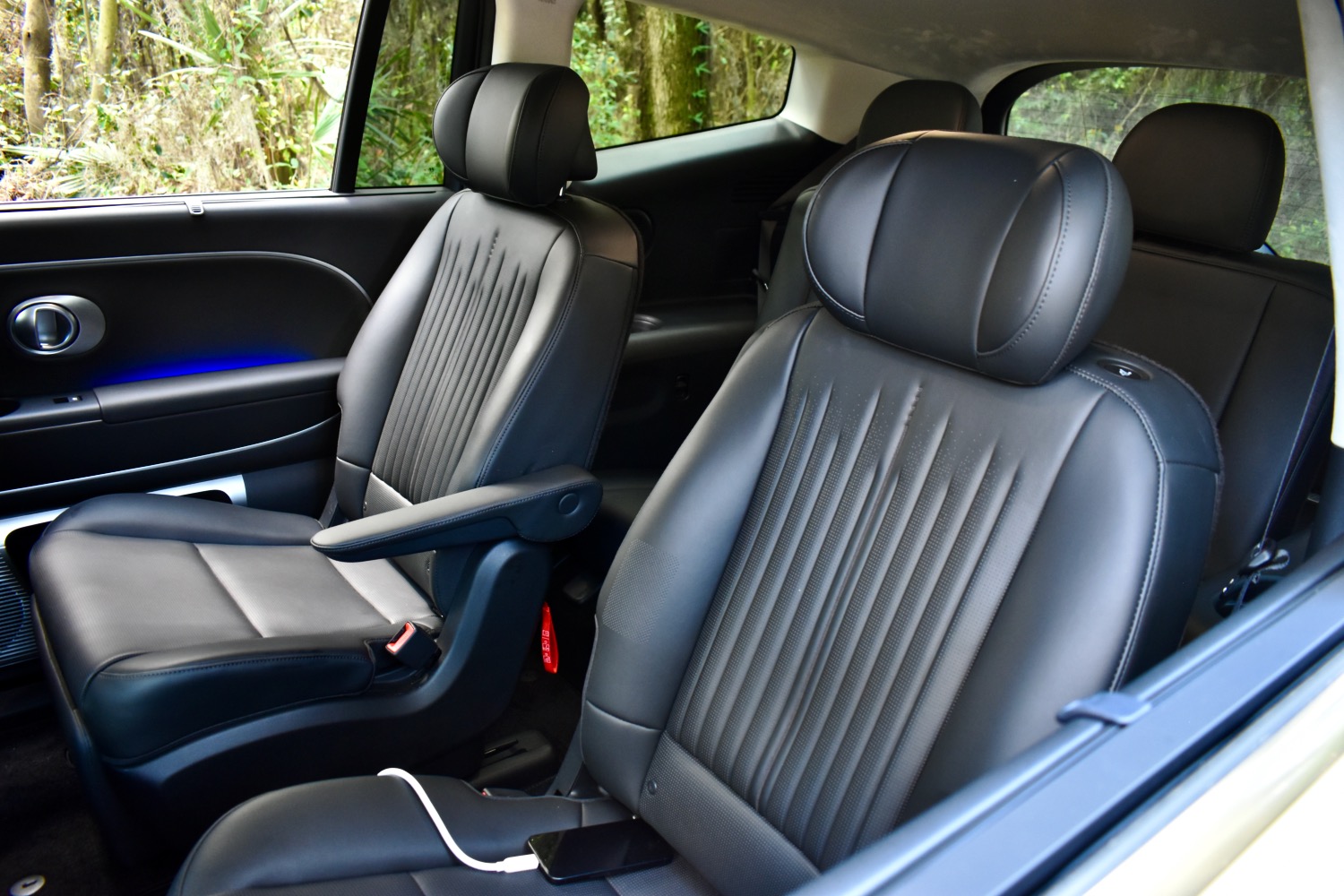 2026 Hyundai Ioniq 9 front seats.