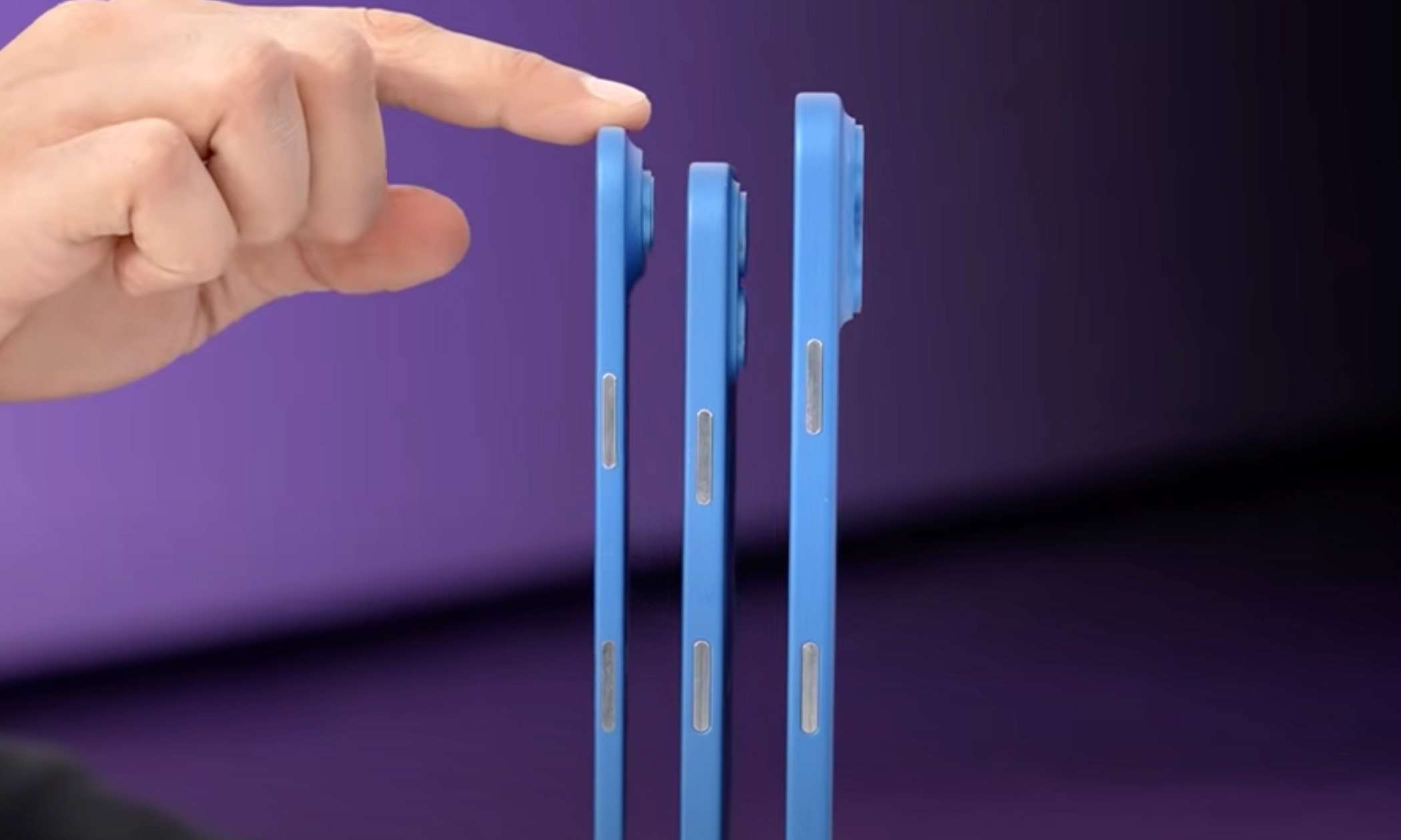iPhone 17 Air dummy hands on
