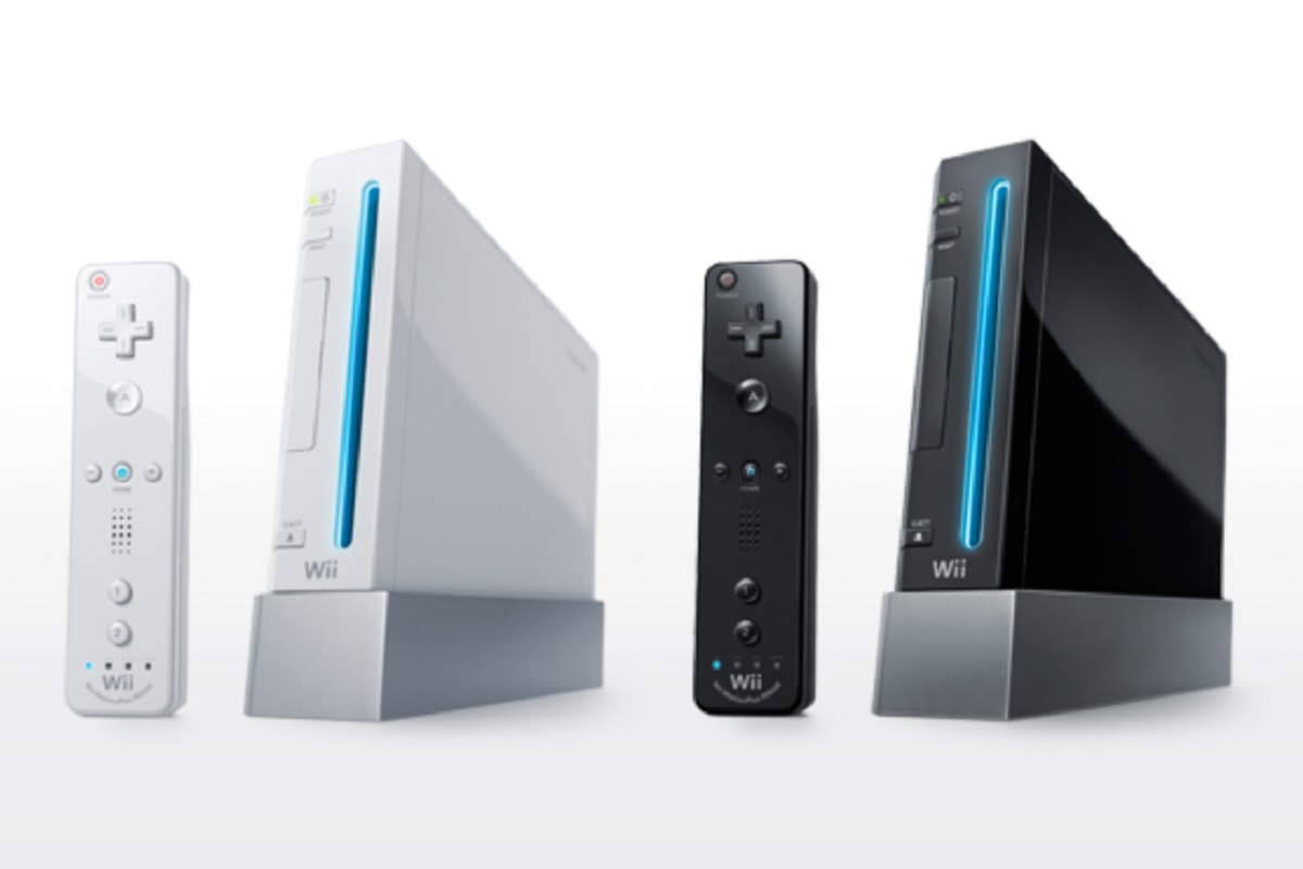 White and Black Nintendo Wii