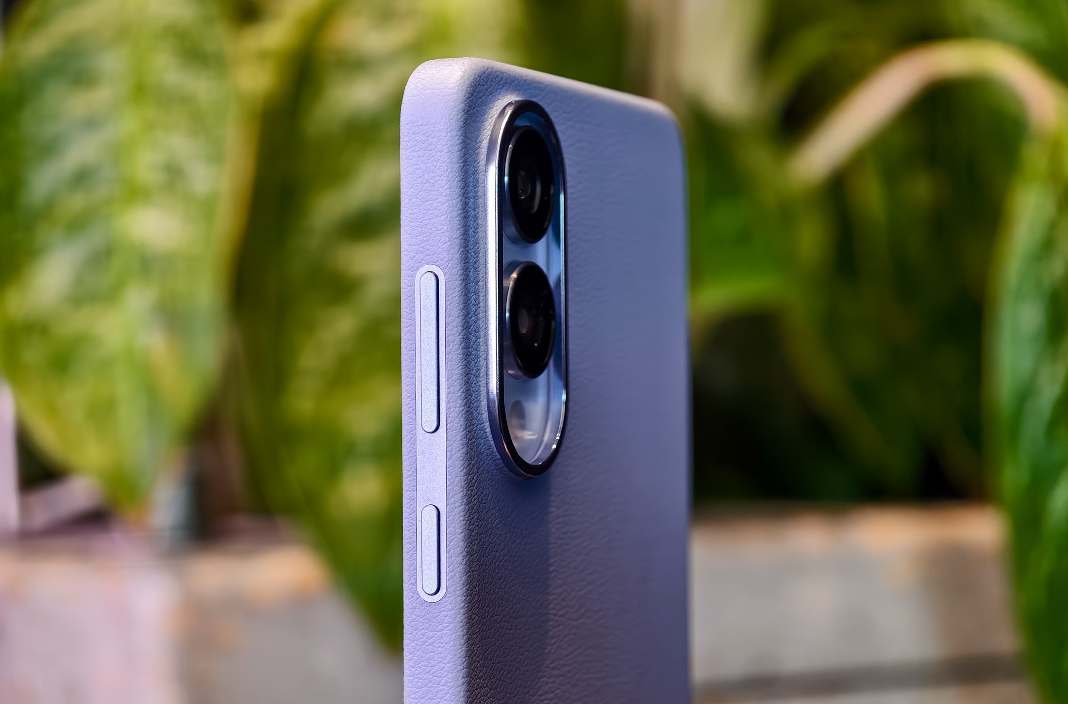 Samsung Galaxy S25 Edge in an official case.
