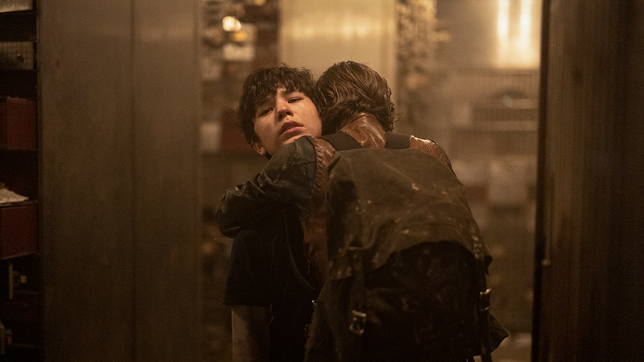 Maggie hugging Hershel in The Walking Dead: Dead City.