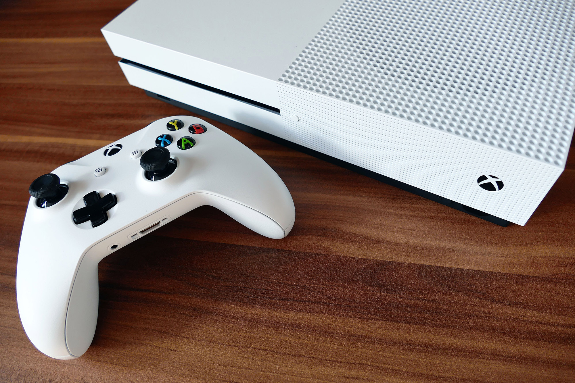 Xbox One console and controller.