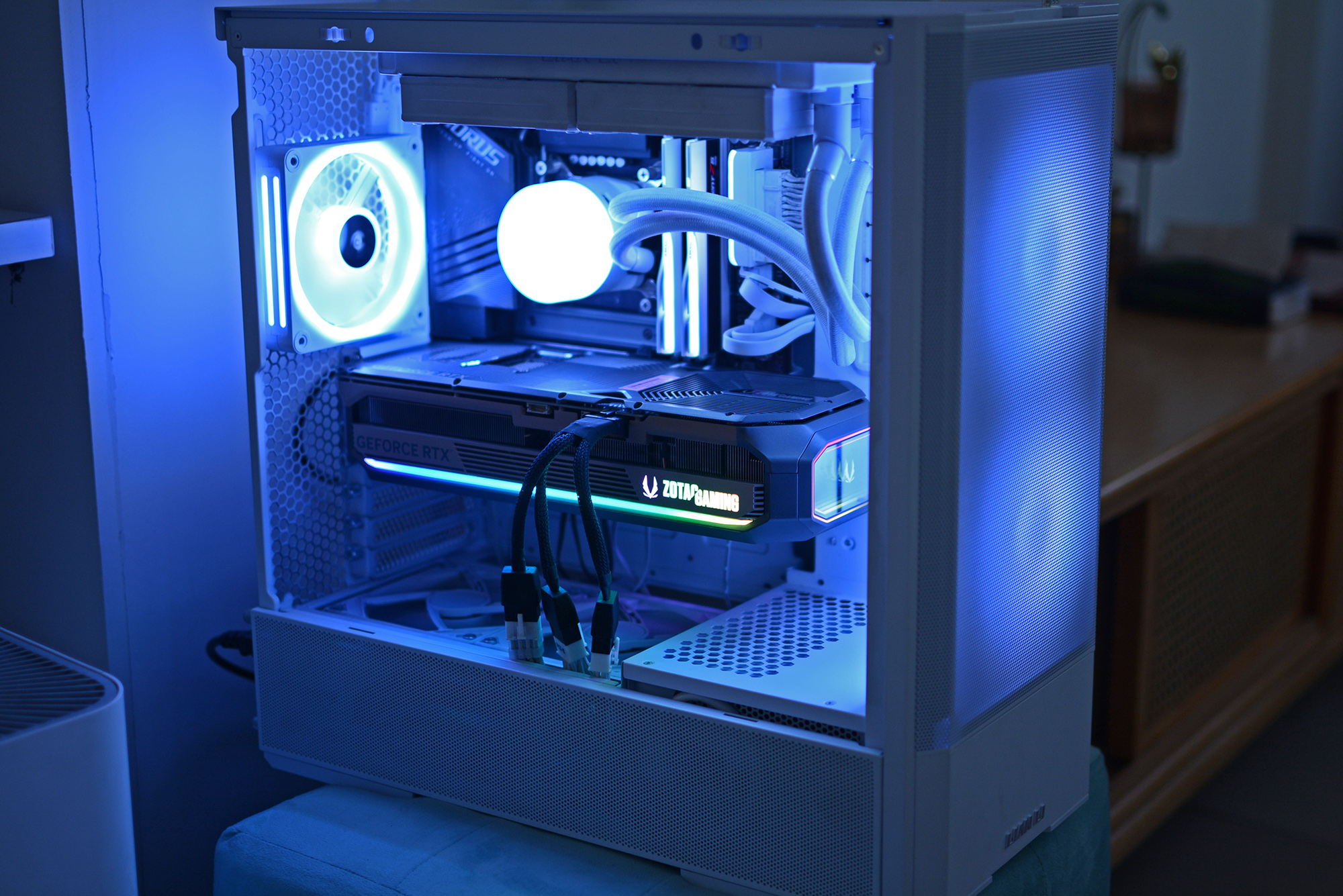 The Zotac RTX 5070 Ti Amp Extreme Infinity plugged into a white gaming PC