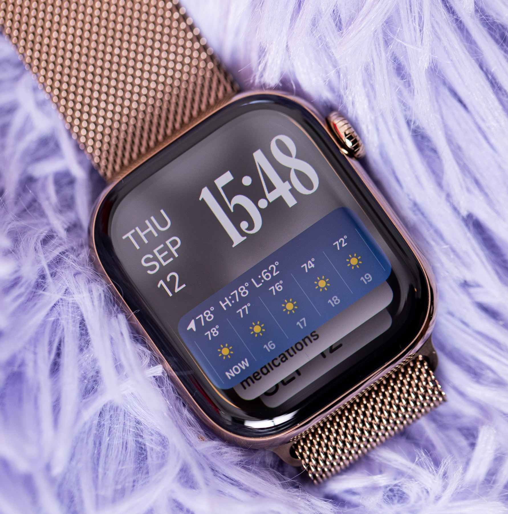 Close up of smart stack on an Apple Watch Series 10.