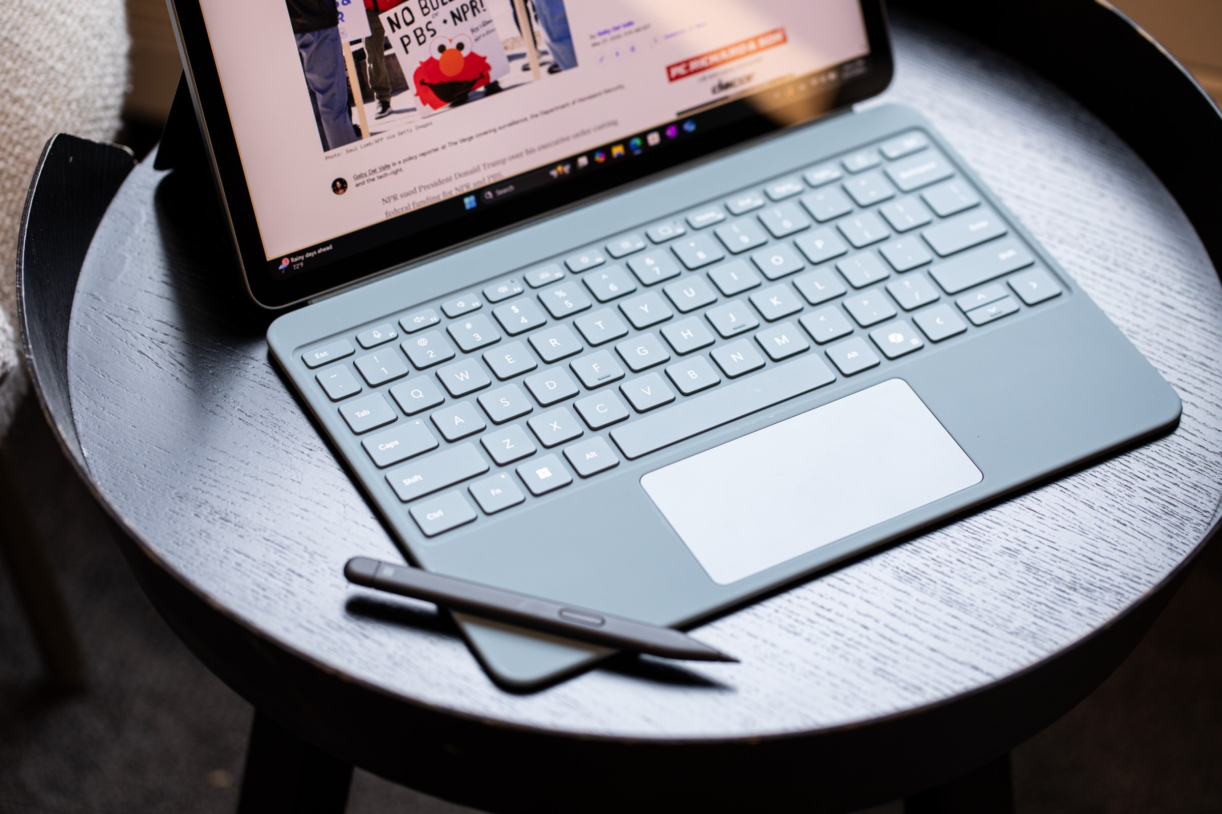 I like how sturdy this flat keyboard feels.