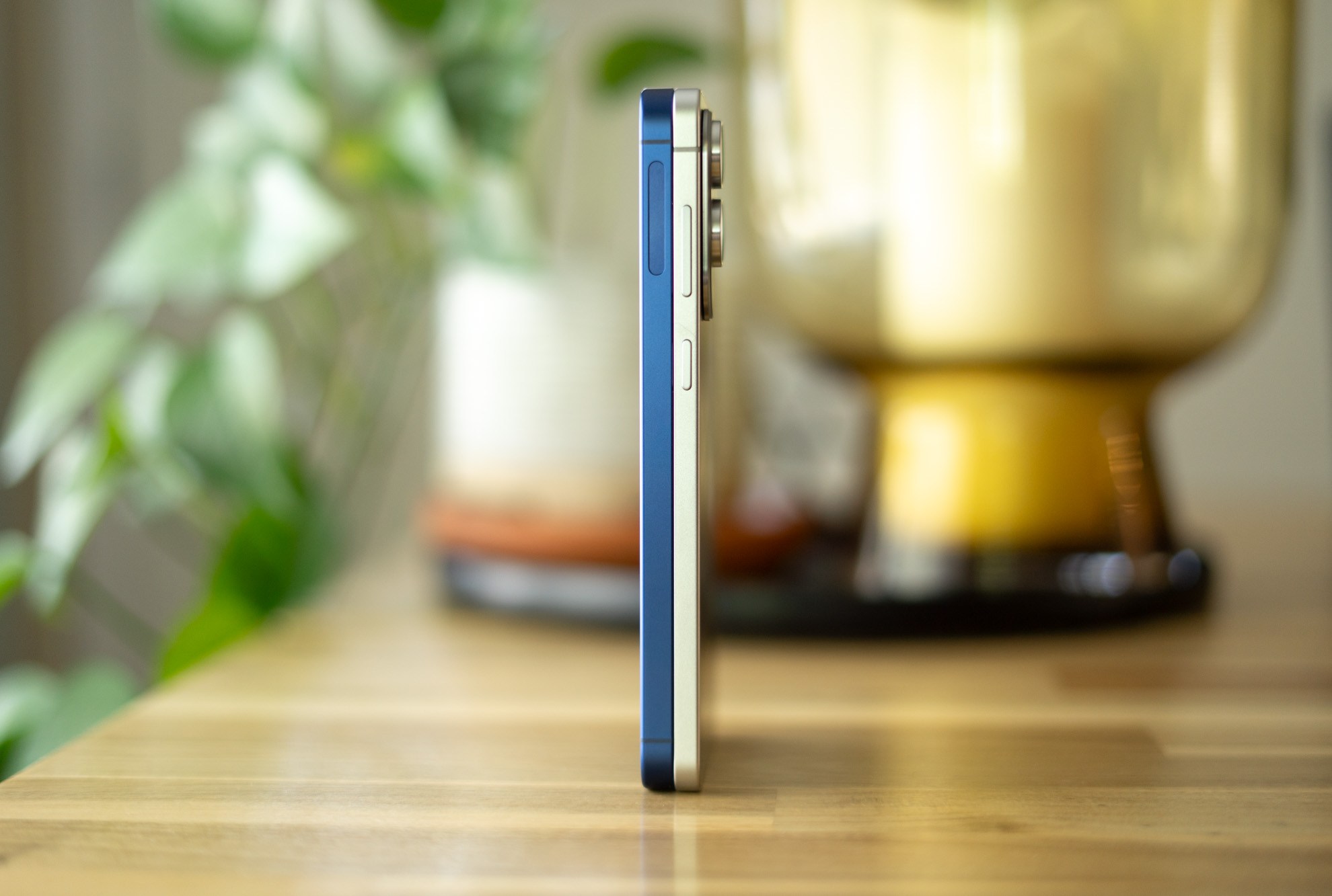 Samsung Galaxy S25 Edge next to S25 Plus.