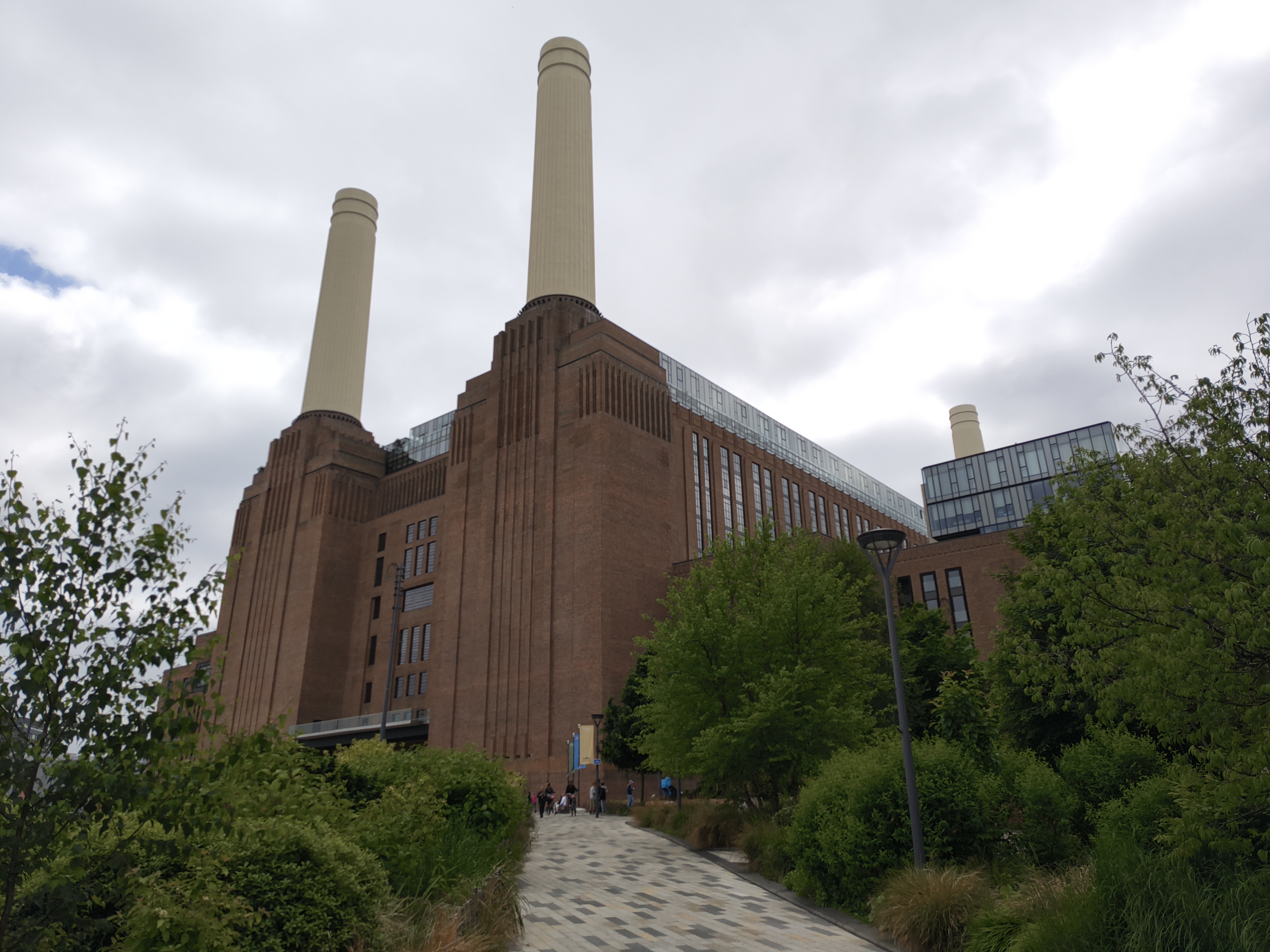 A test picture taken on the Motorola Edge 60 Pro of a tall building.