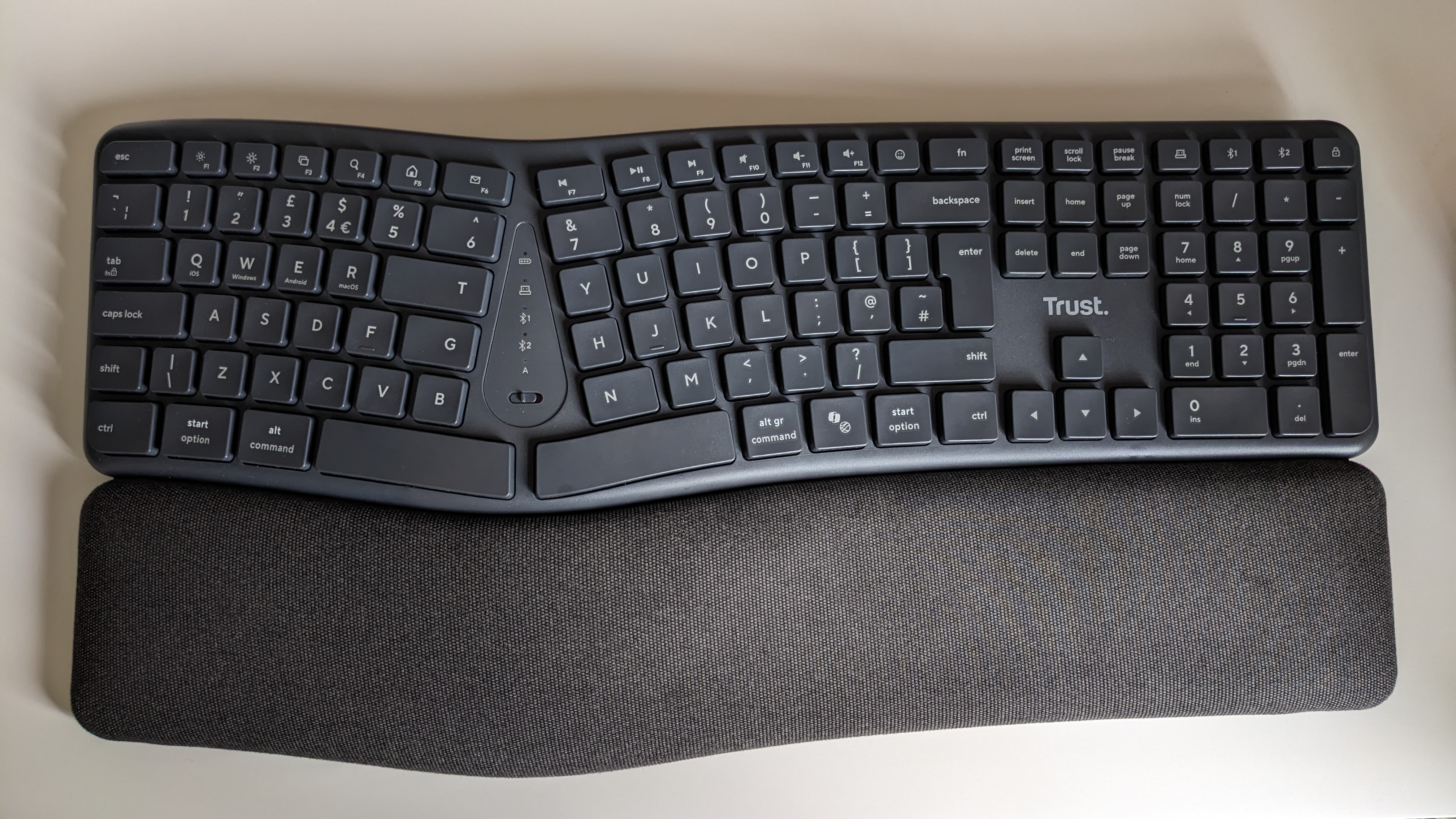 Trust Keyra ergonomic keyboard during our review