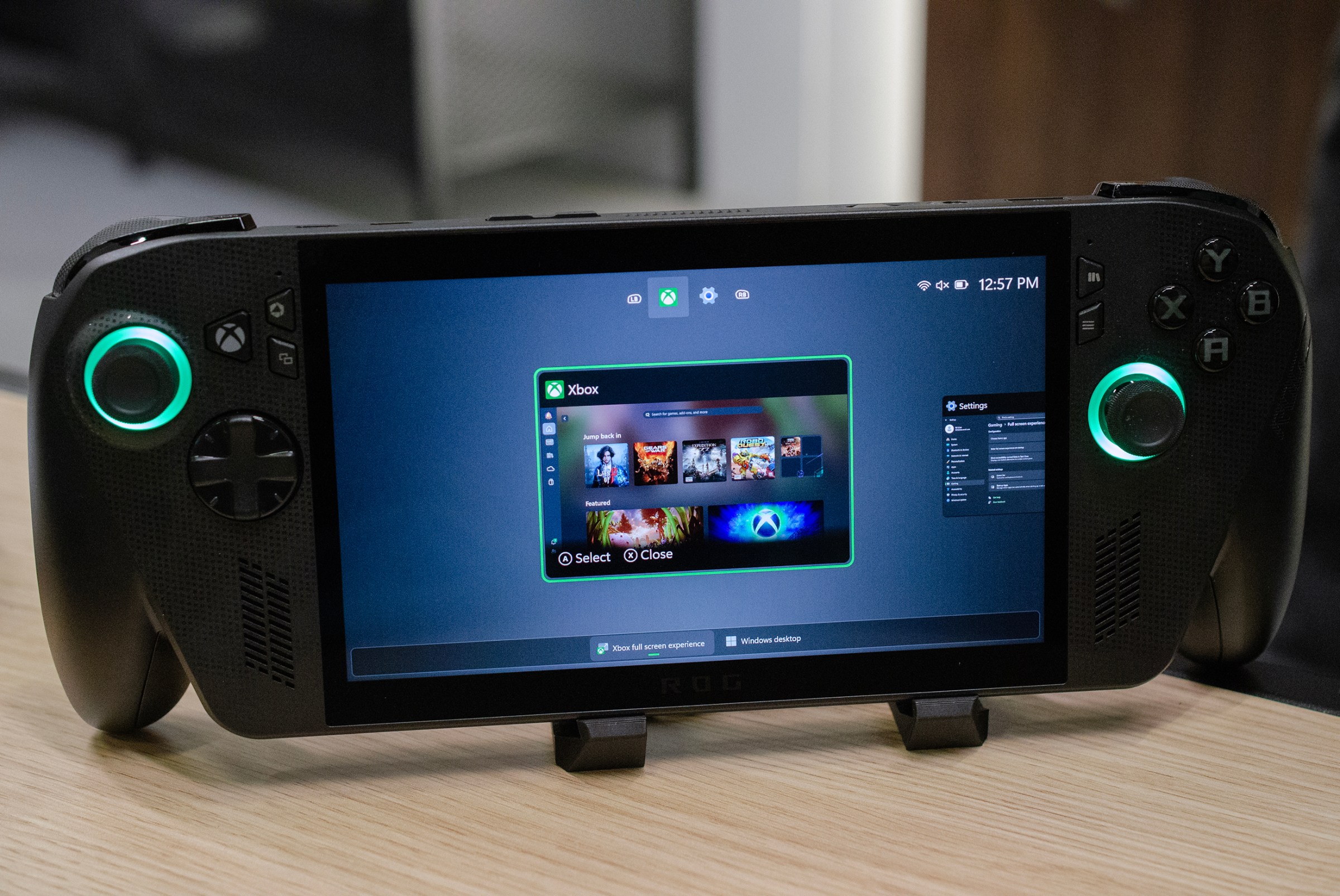 The new Xbox task switcher lets you get to the Windows desktop quickly.