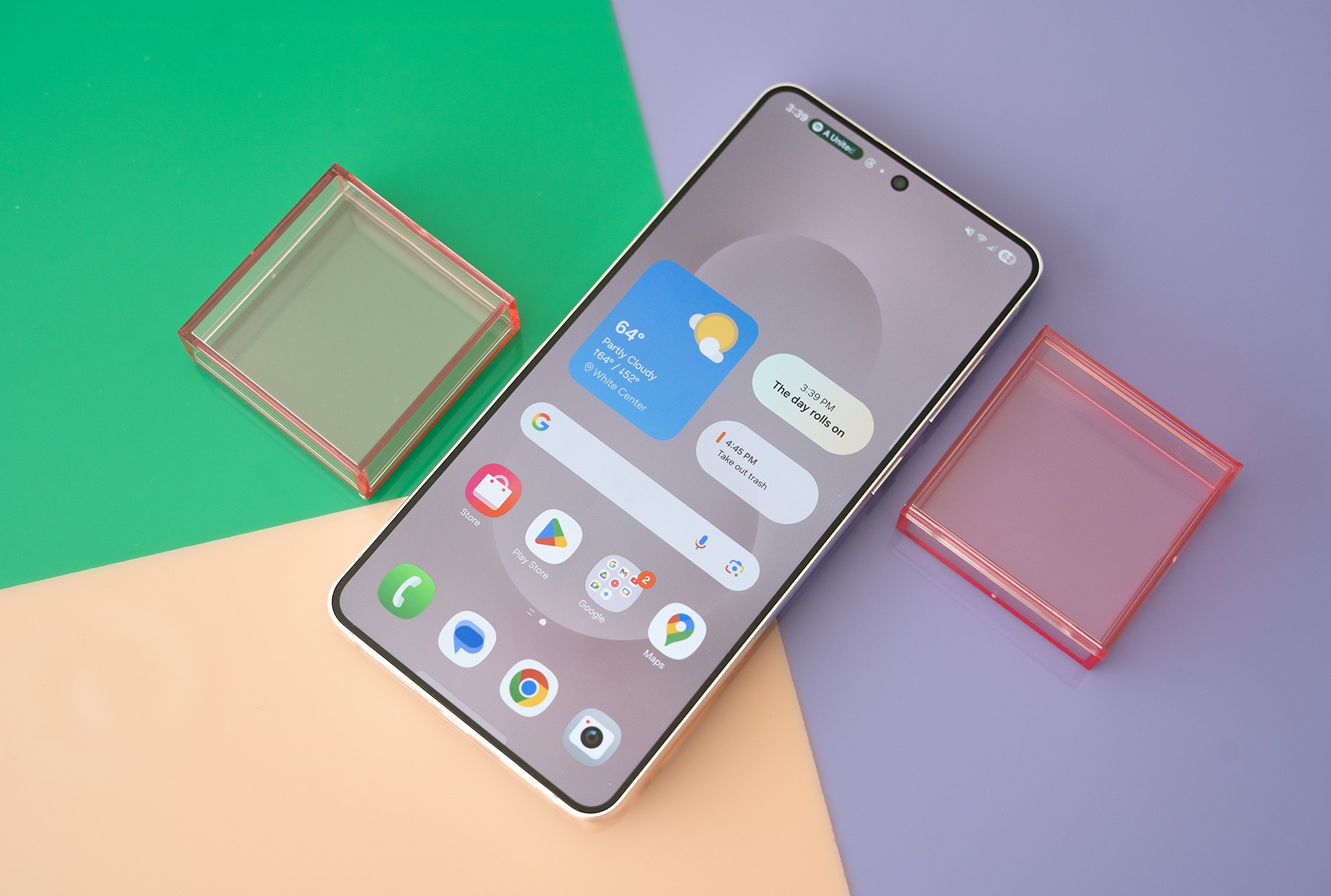 Samsung Galaxy S25 Edge on a colorful background