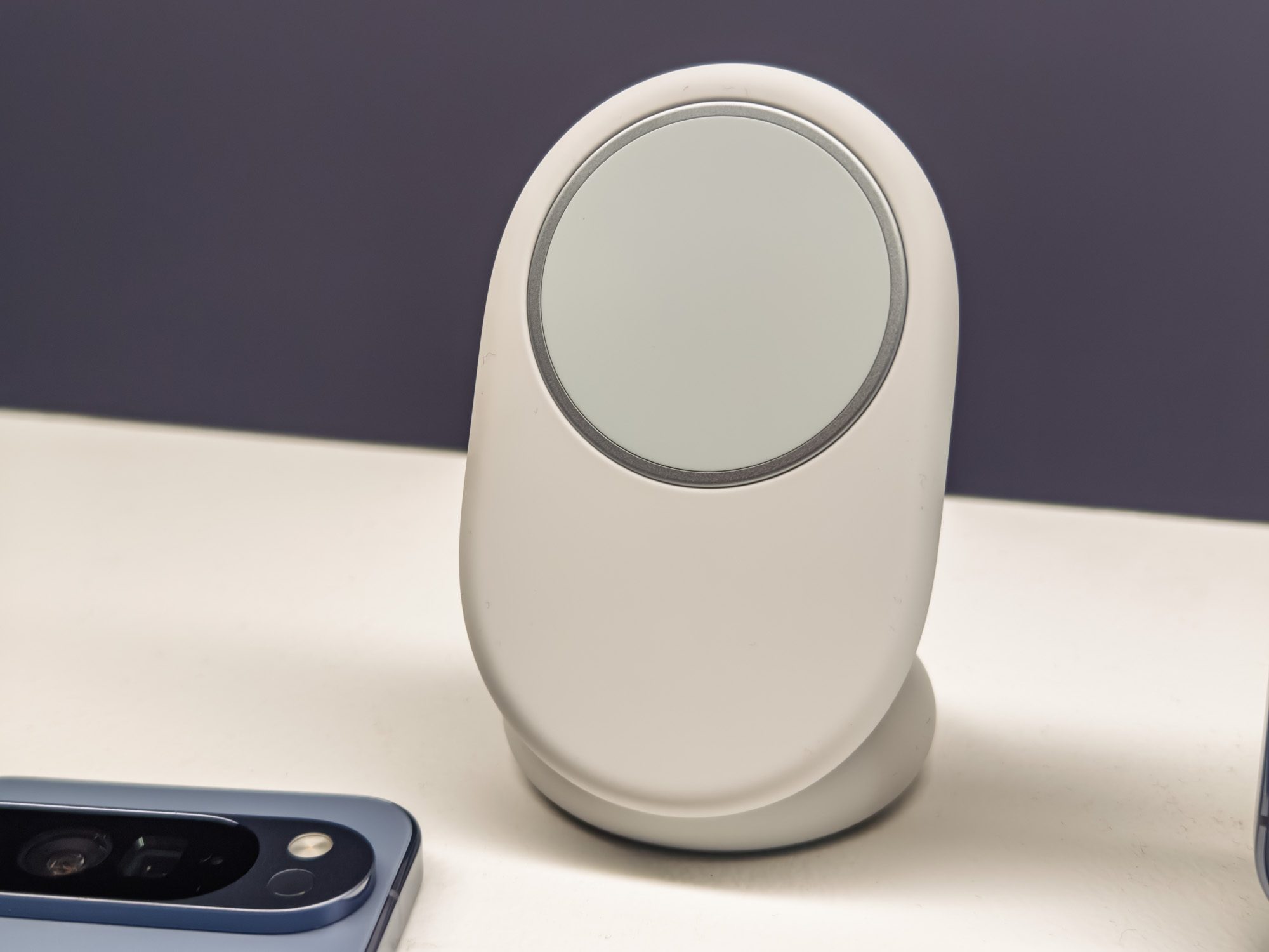 Google Pixel Stand with PixelSnap