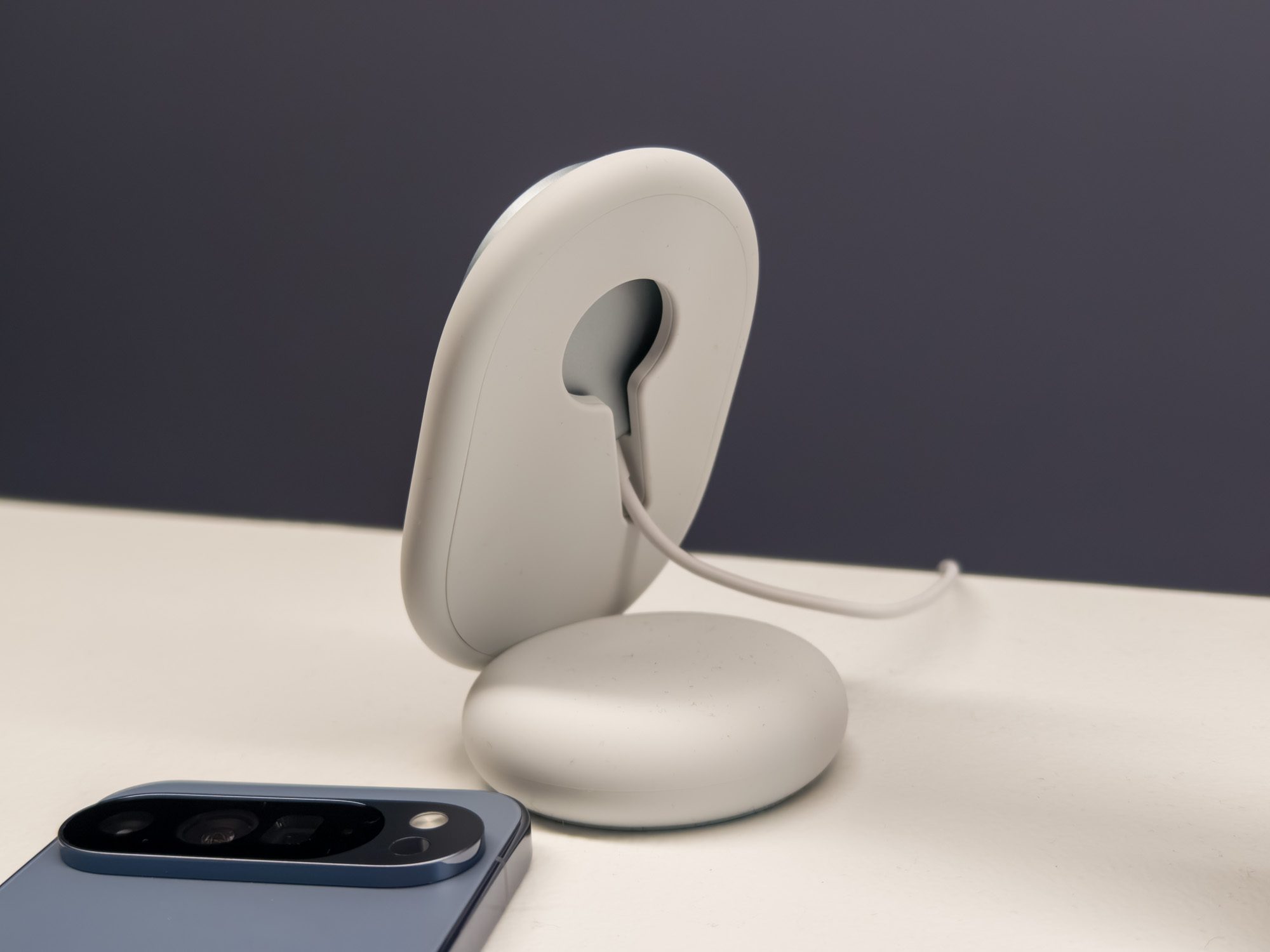 Google Pixel Stand with PixelSnap