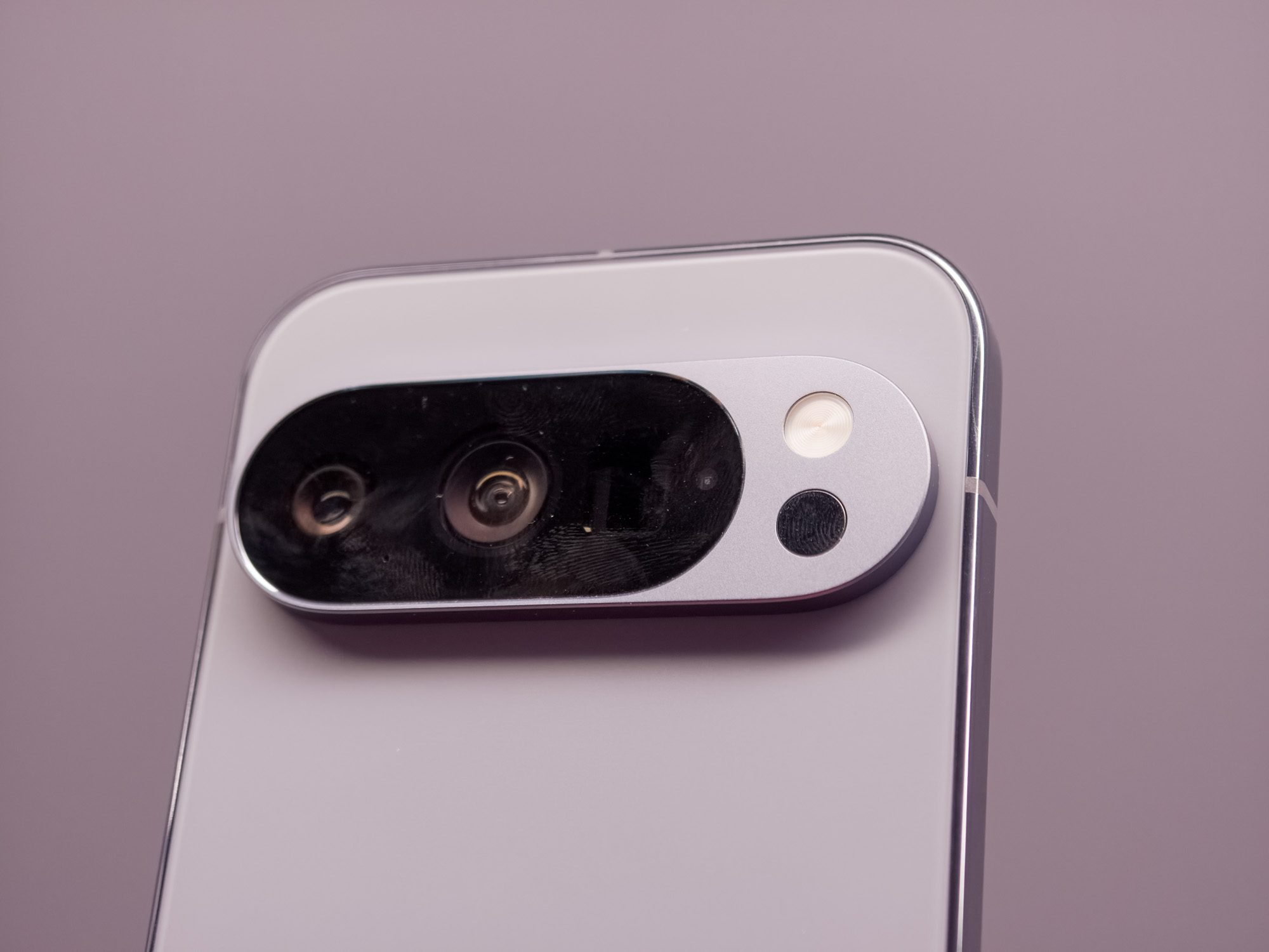 Google Pixel 10 Pro / 10 Pro XL Moonstone