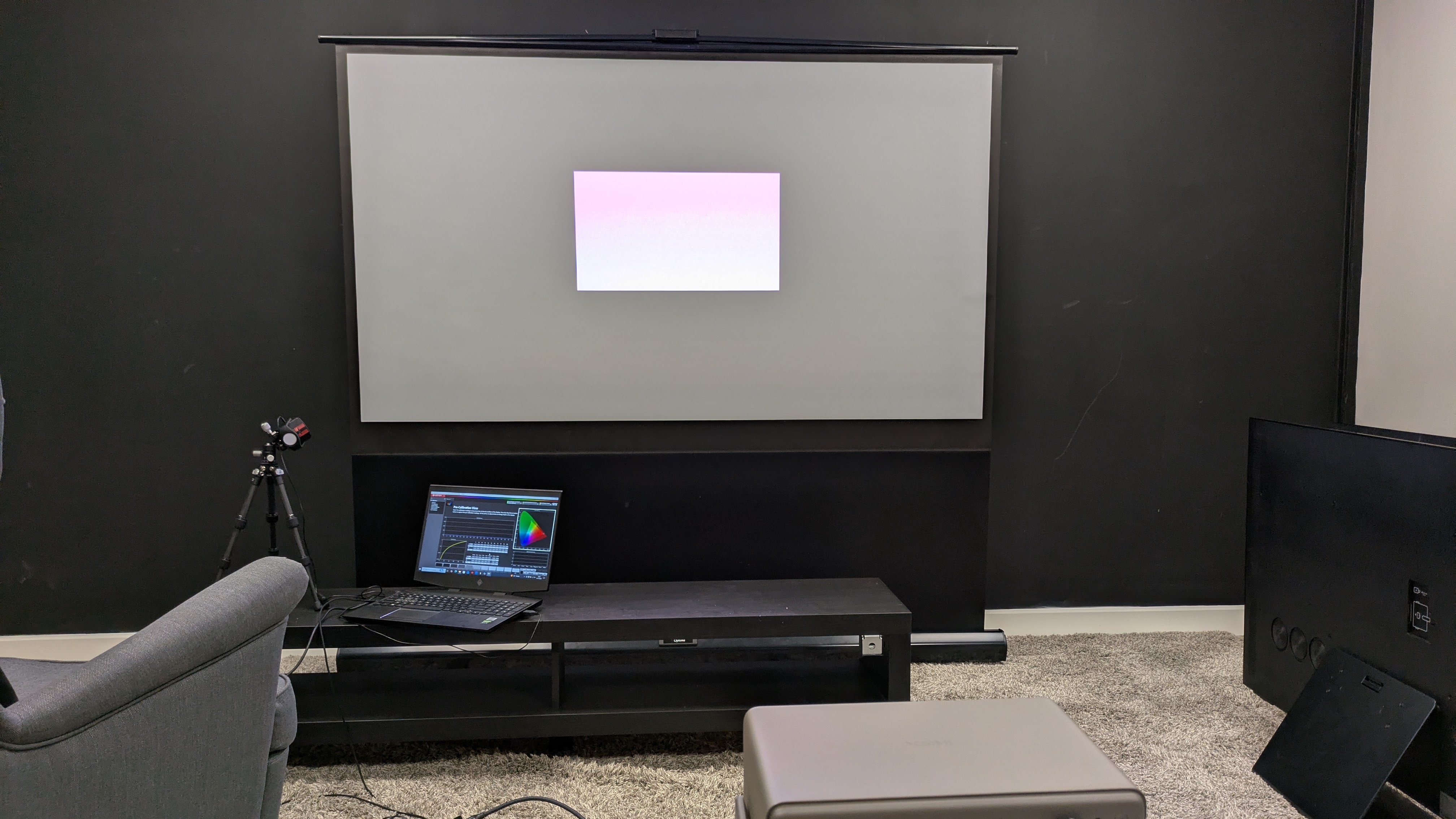 Xgimi Horizon 20 Max testing setup in bright room