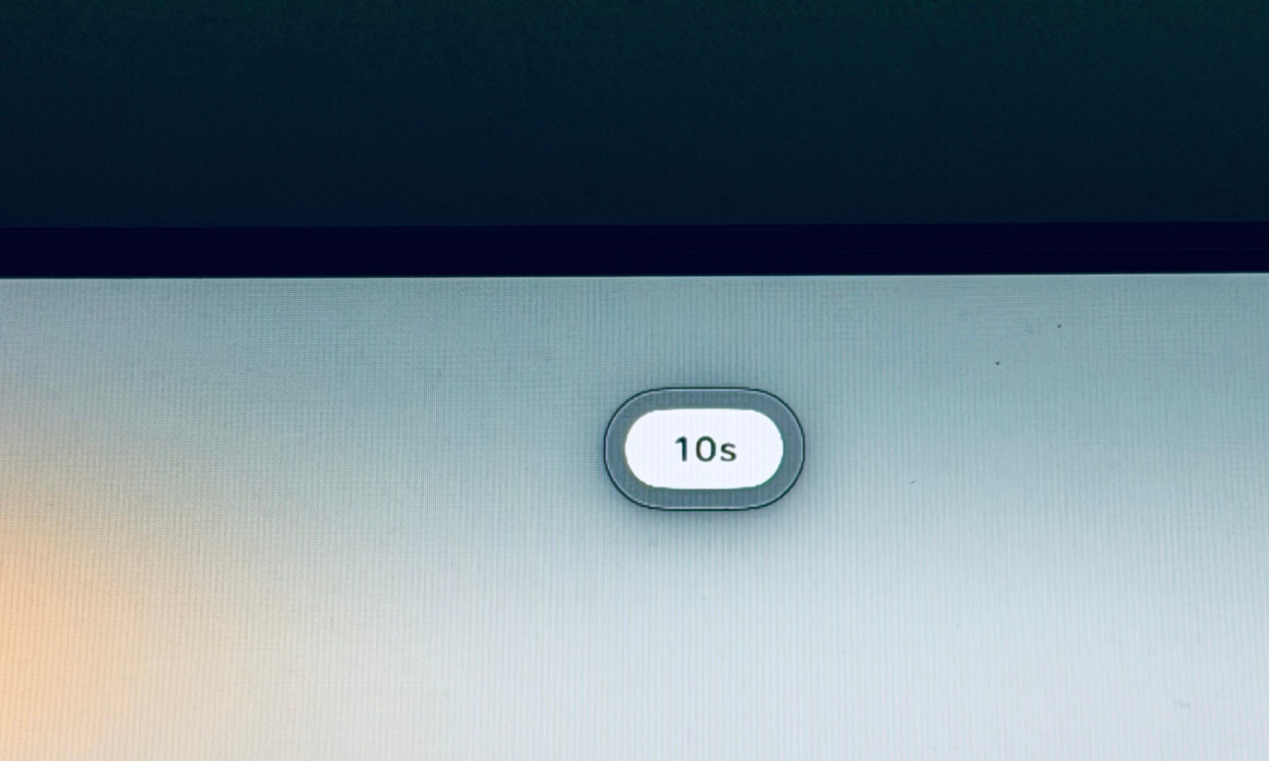 Loook aleert to look away