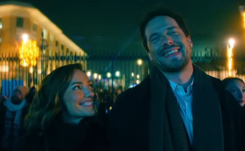 Sydney (Minka Kelly) and Henri (Tom Woznickza) in the Netflix film Champagne Problems.