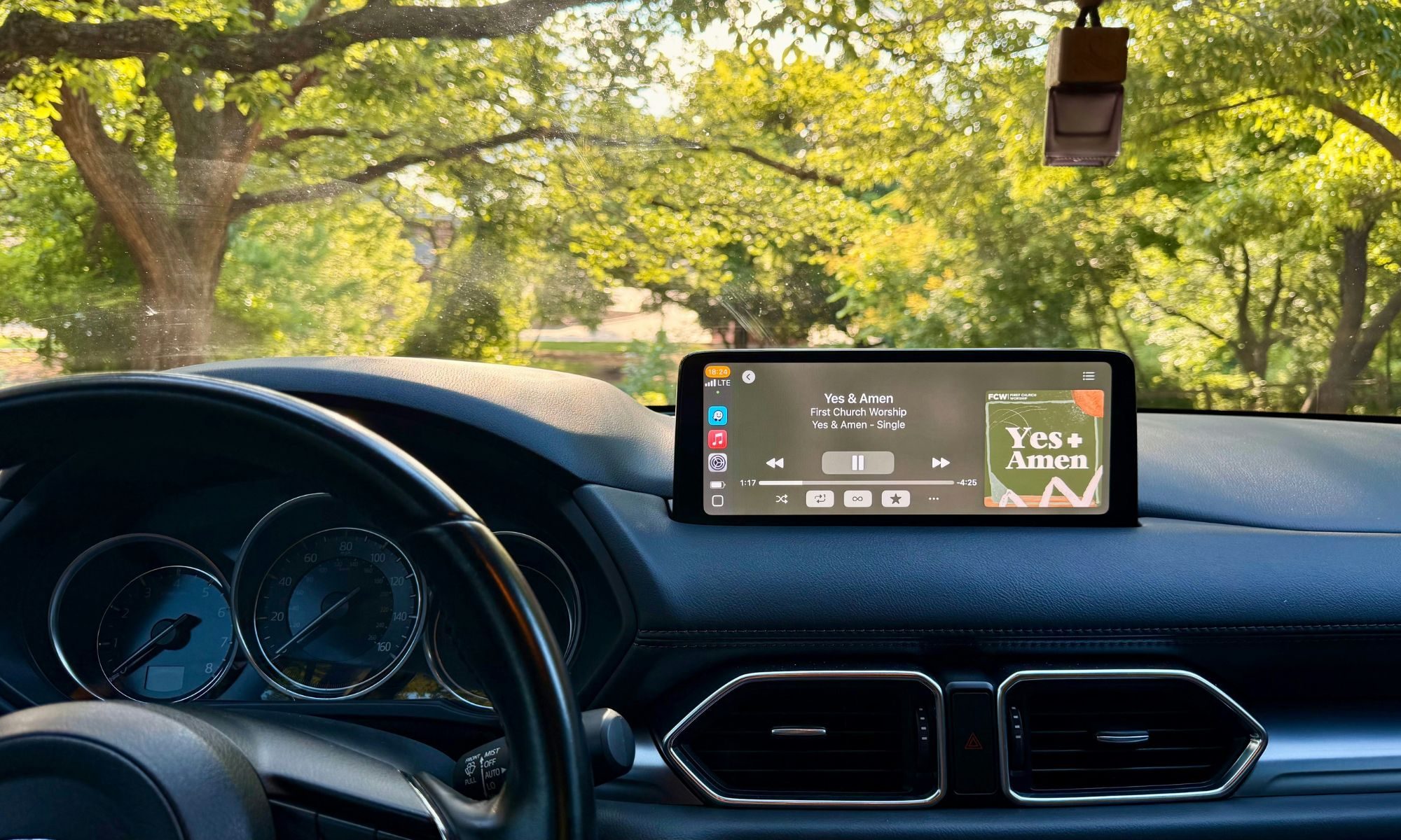 Car infotainment screen