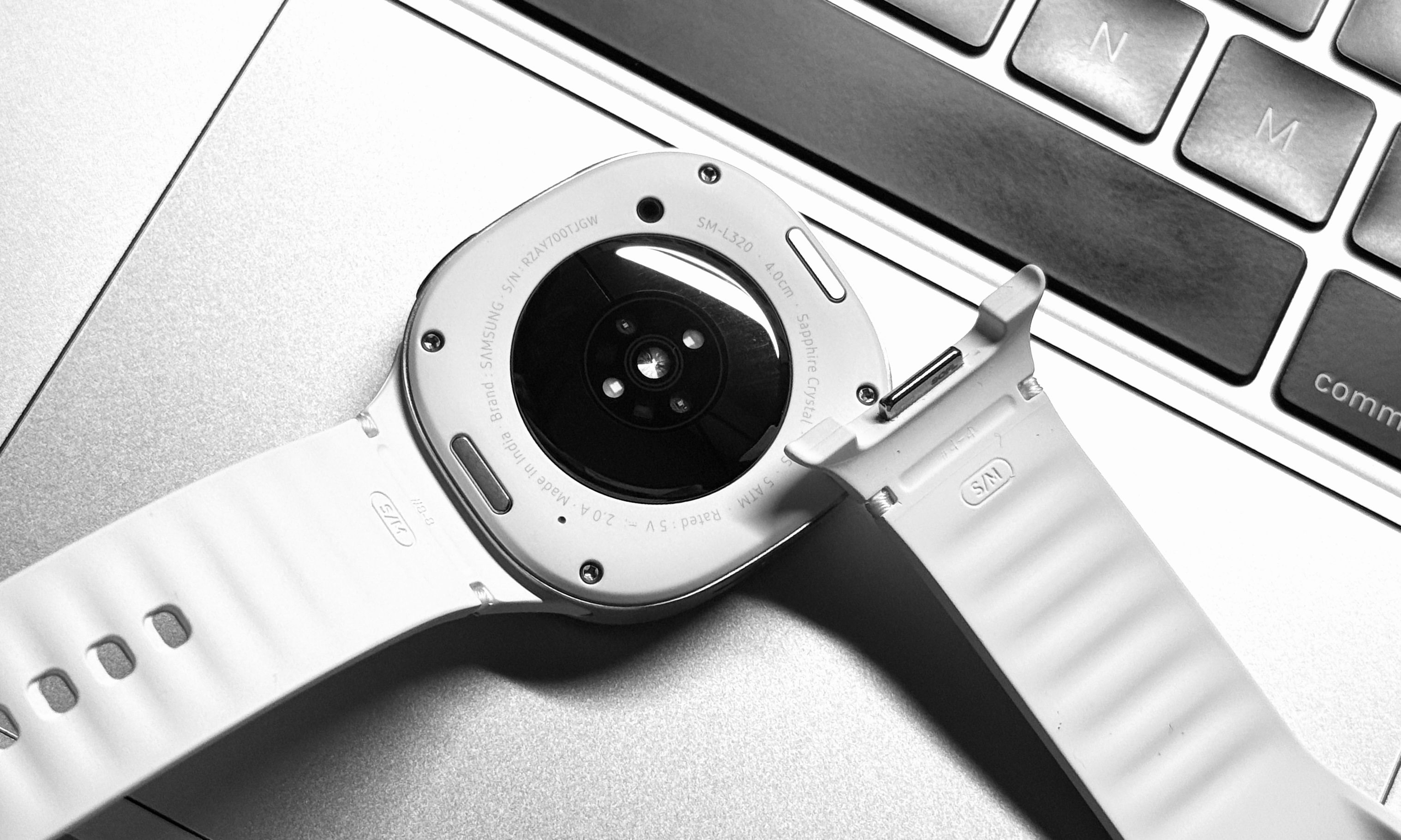 Latch and strap on Samsung Galaxy Watch 8.