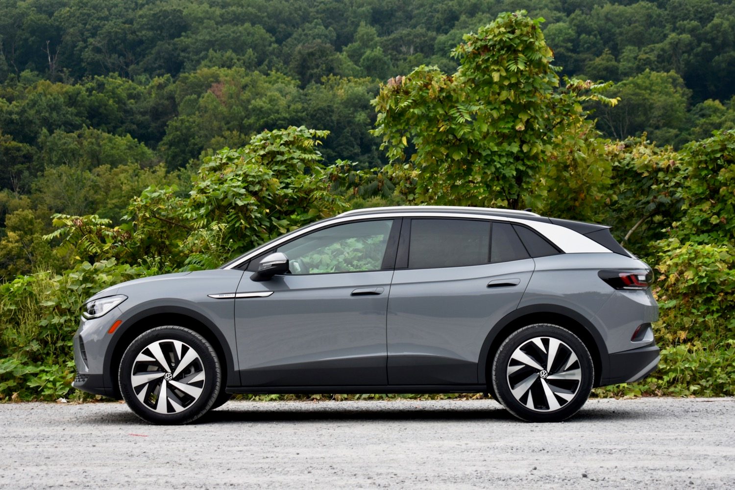 Profile view of the 2021 Volkswagen ID.4 AWD.