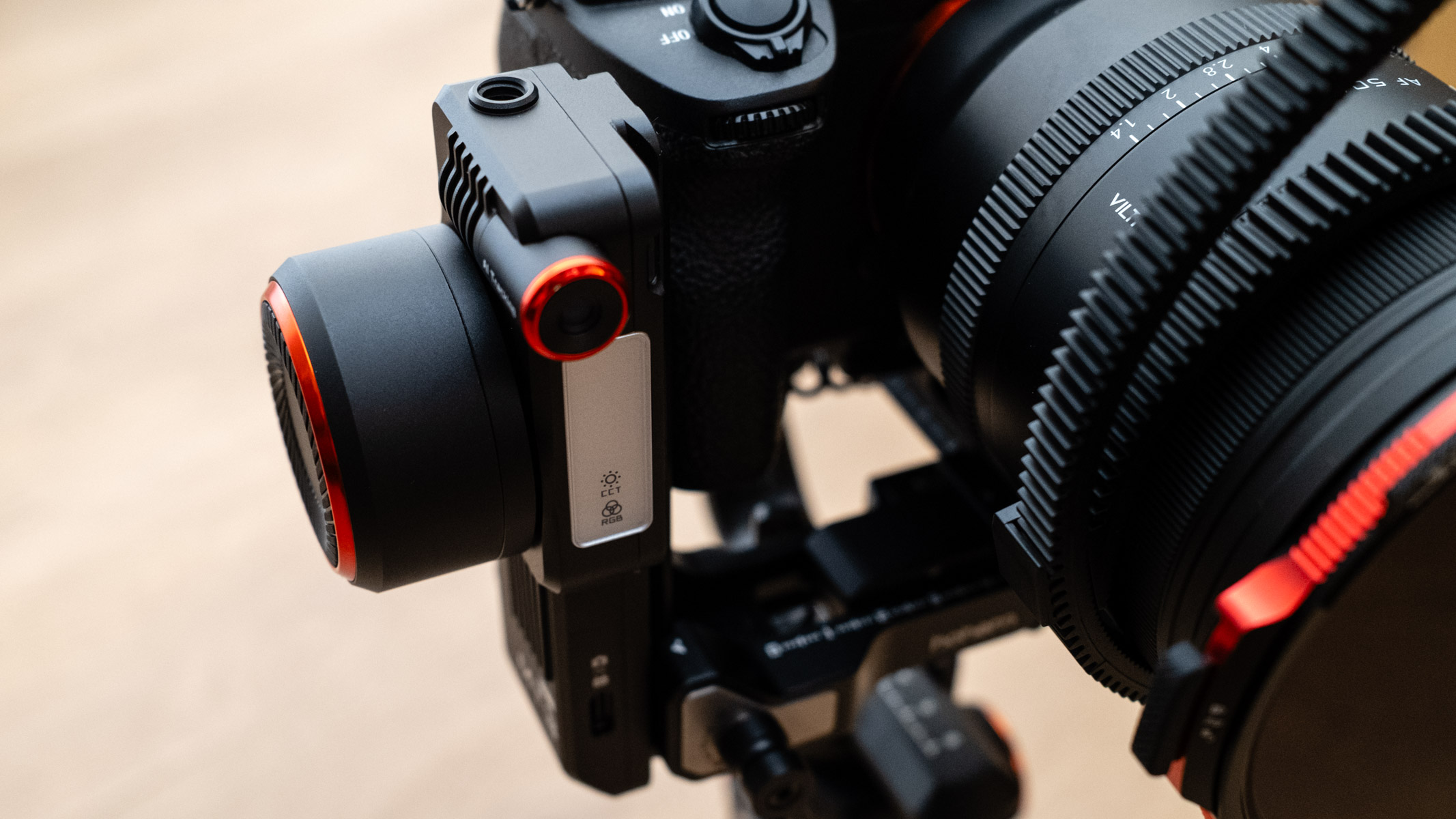 Hohem iSteady MT3 Pro closeup of the light