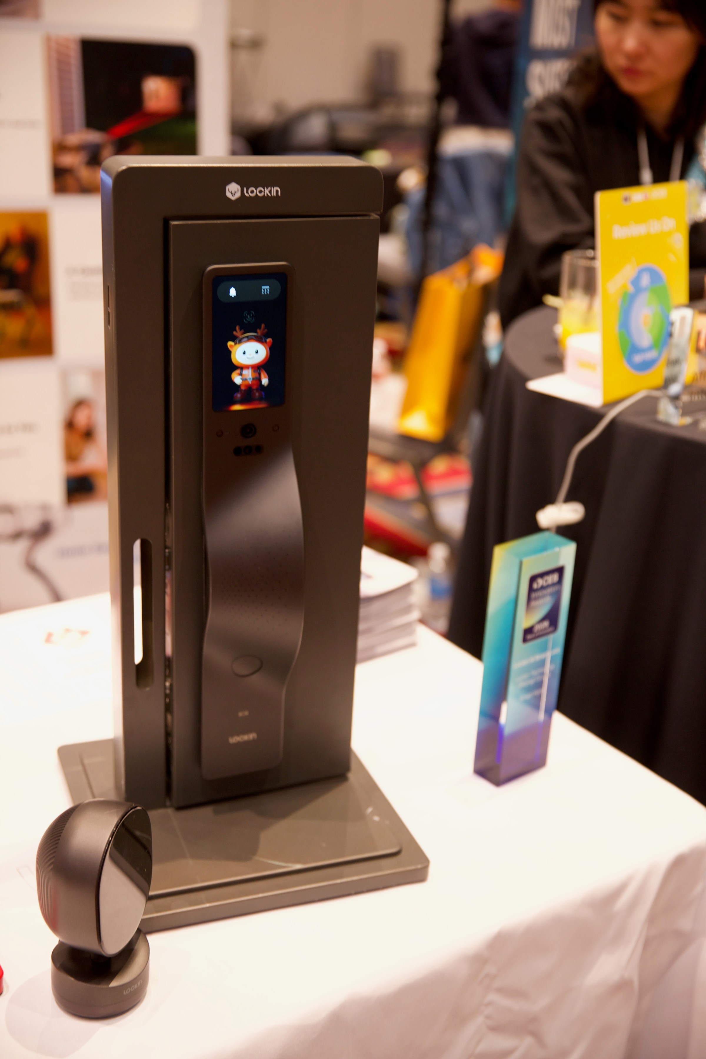 <em>The wireless receiver (bottom right) can charge the lock.</em>