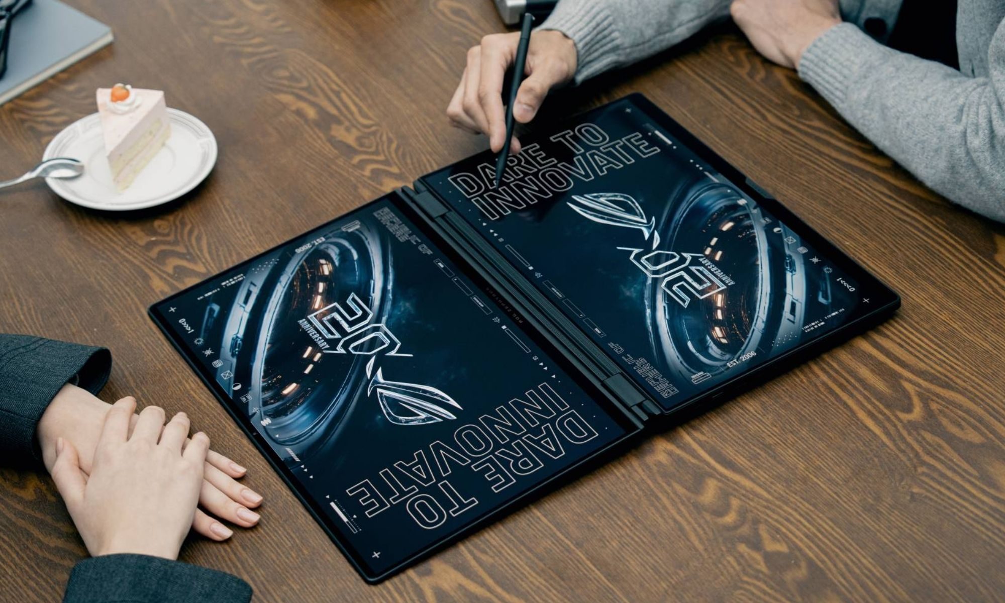 Asus ROG Zephyrus Duo flat.