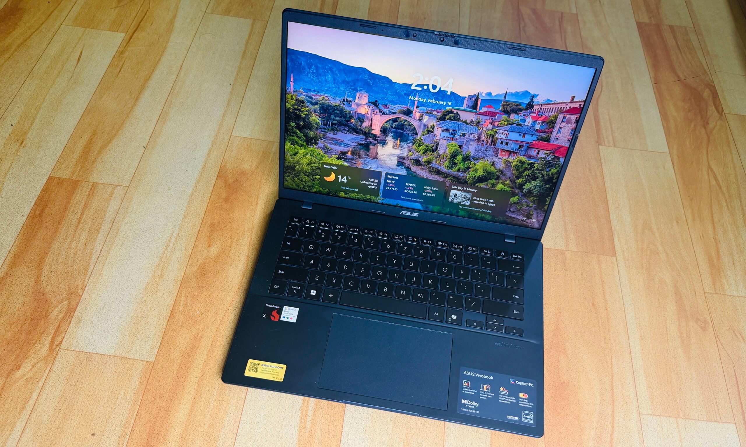 Front view of Asus Vivobook 14.