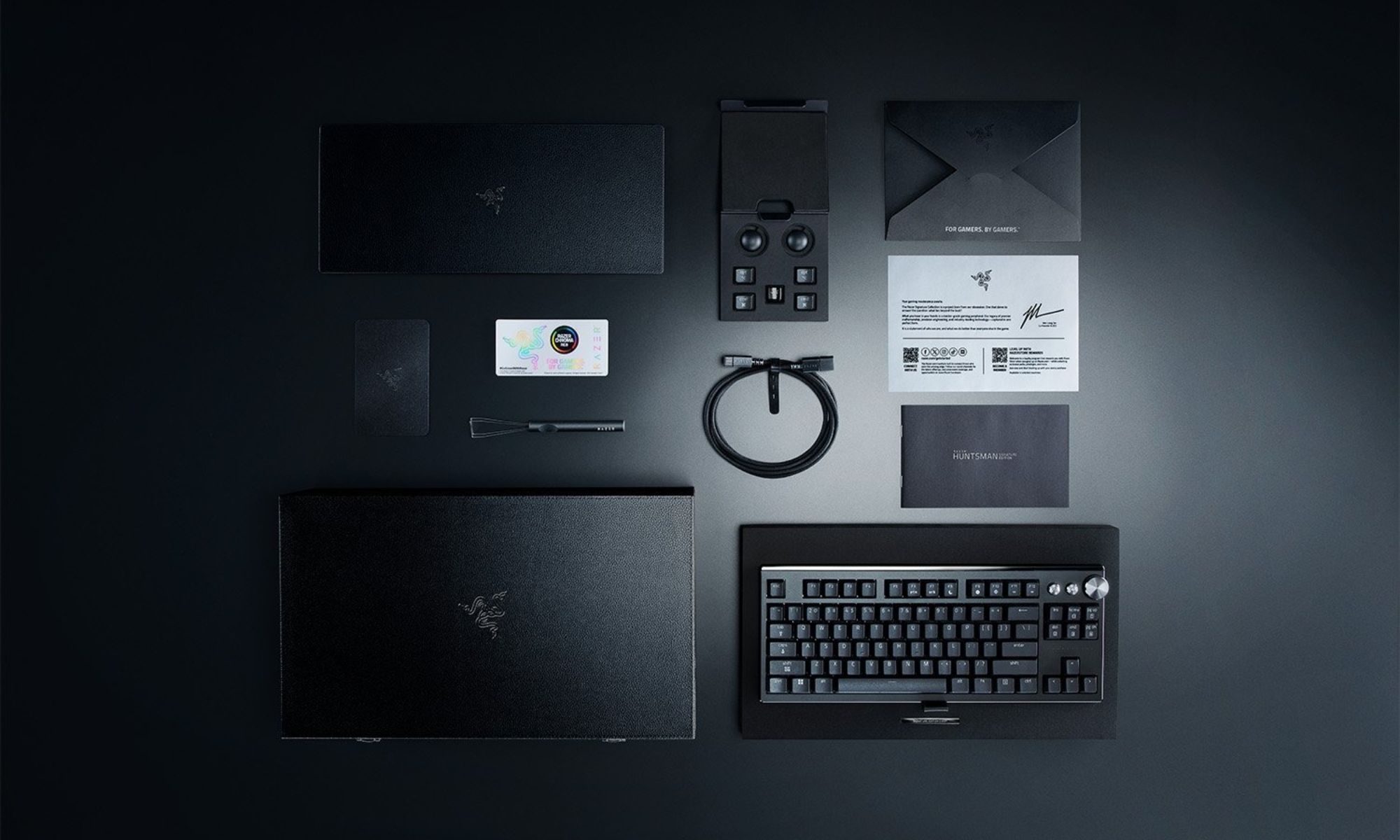 Razer Huntsman Signature Edition box contents.