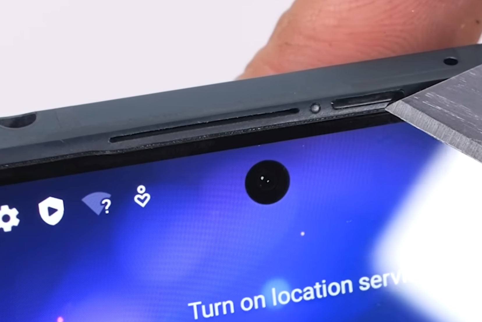 Screenshot of HTC U24 Pro sensor array from JerryRigEverything video