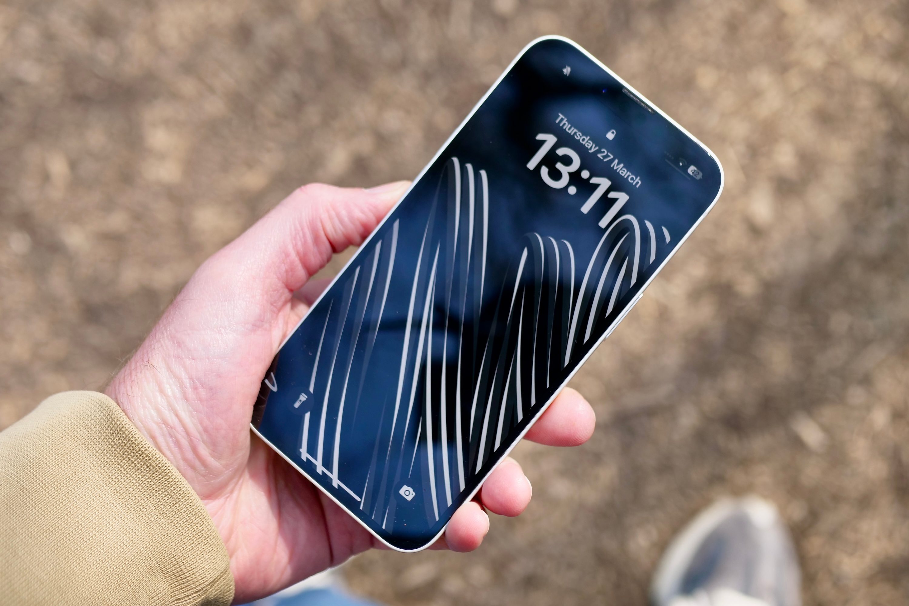A person holding the Apple iPhone 16e showing the screen.