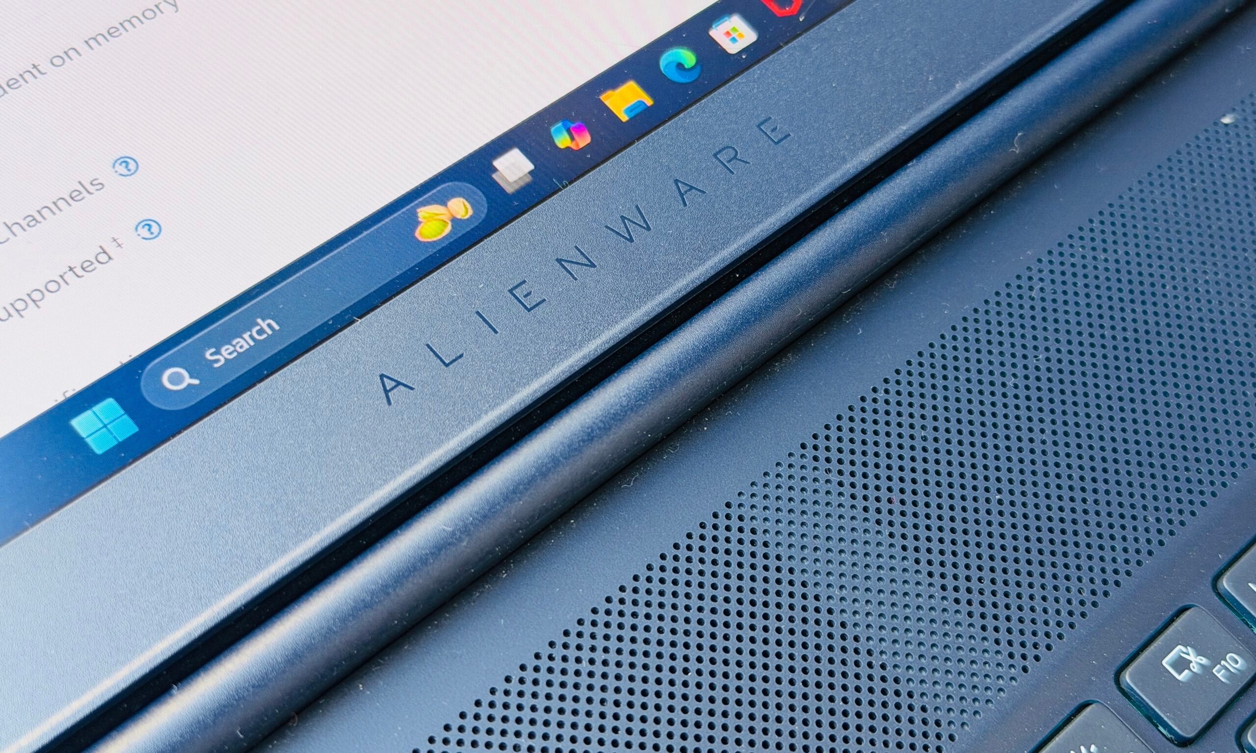 Dell Alienware 16X Aurora gaming laptop