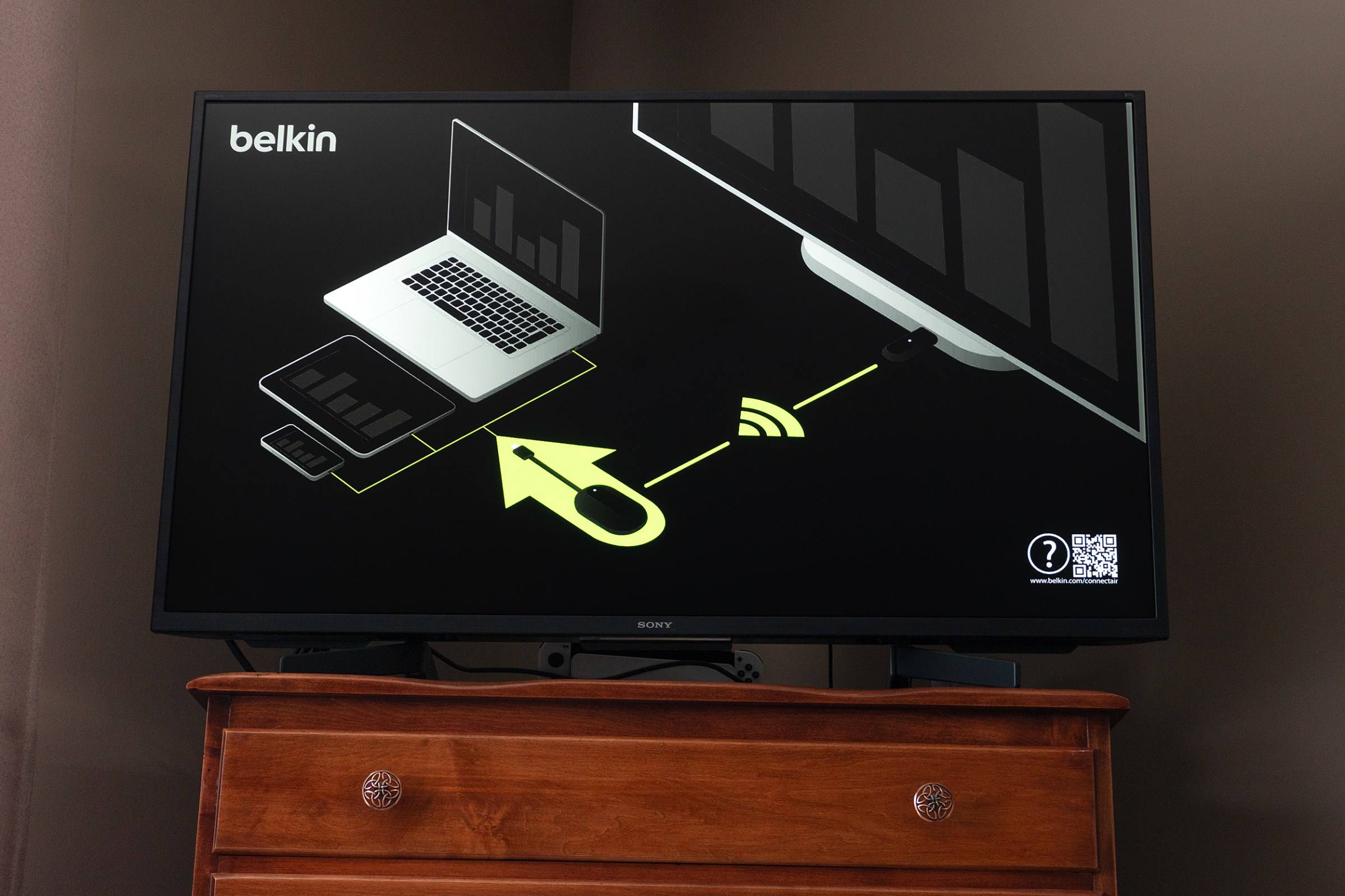 A photo of a television showing a static illustration of the Belkin ConnectAir in use.