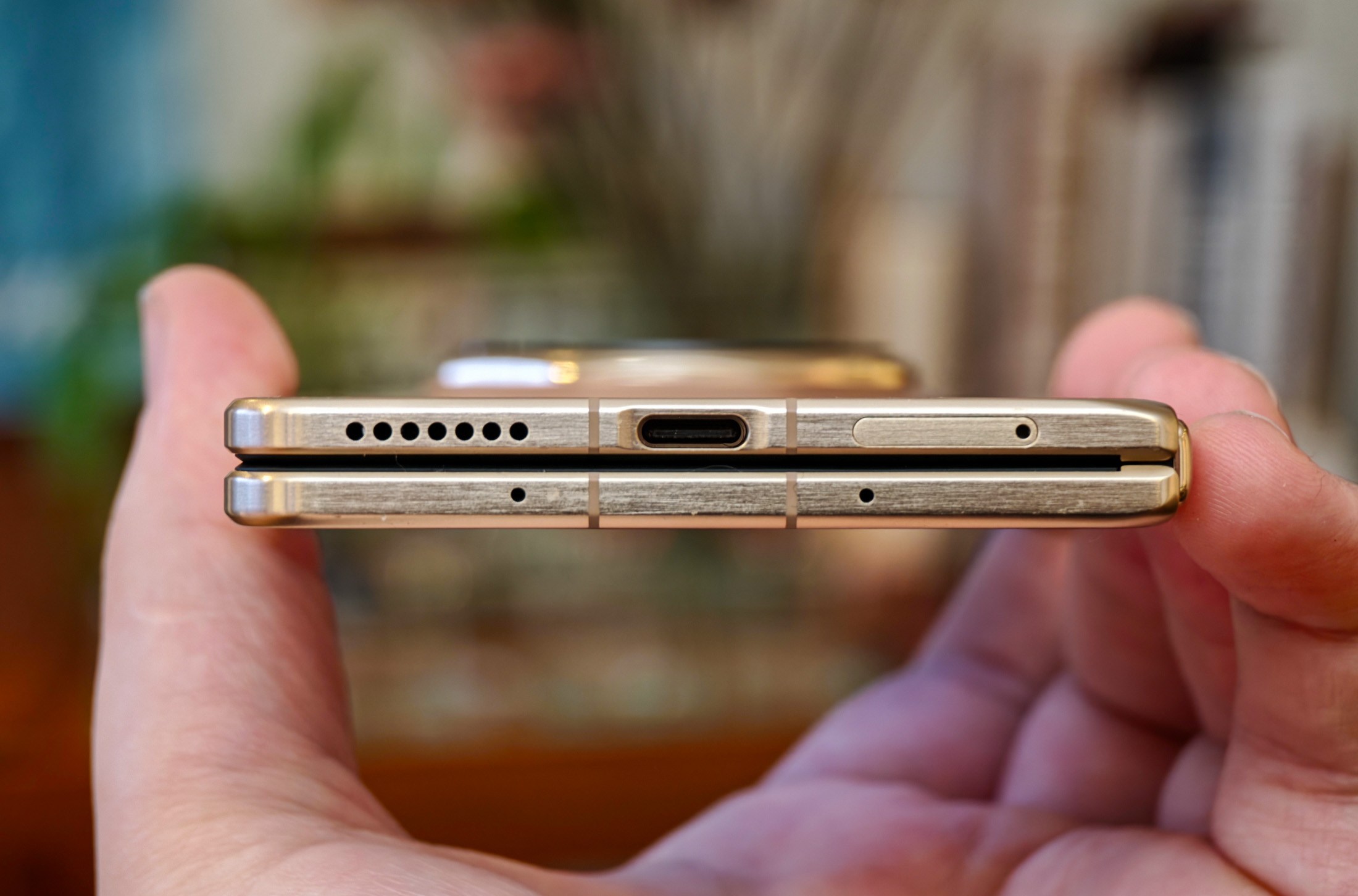 Photo of the Honor Magic V6, closed, from the bottom.