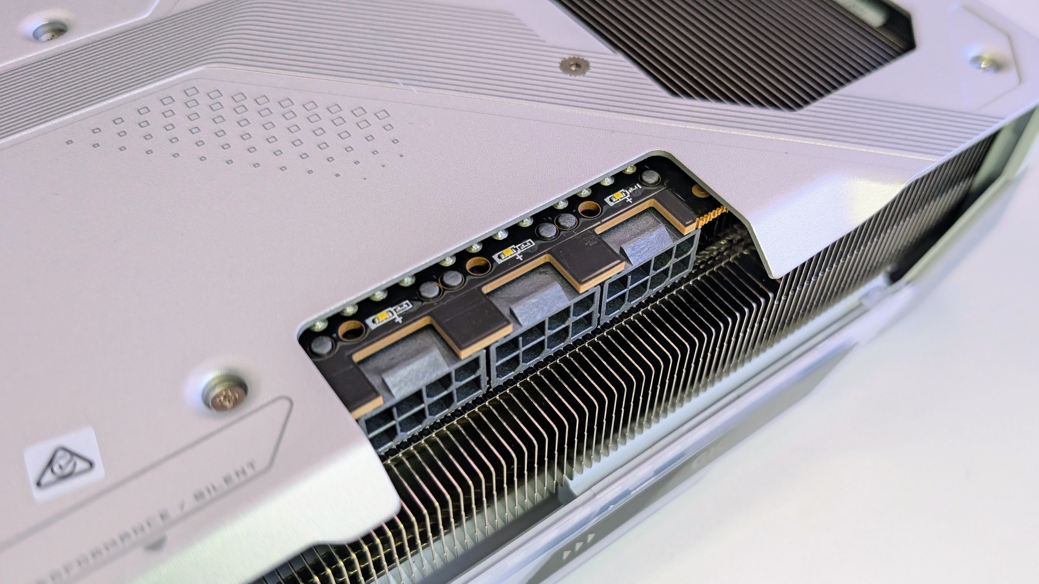 Gigabyte Radeon RX 9070 XT Gaming OC Ice 16GB close up power connectors