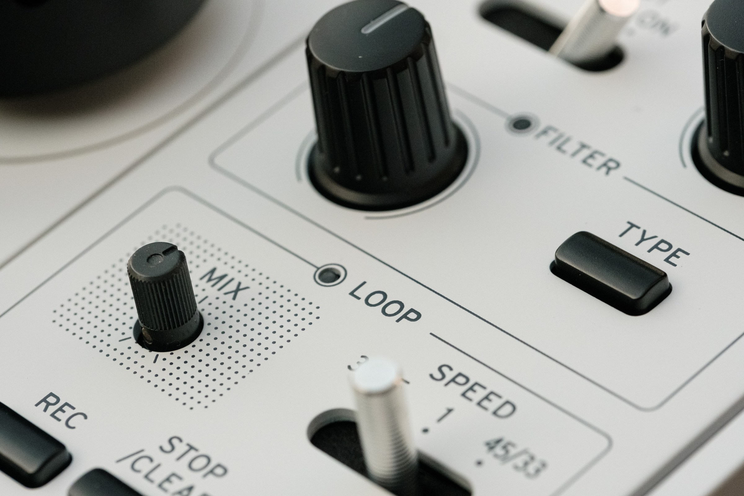 Close up of the looper and filter modules on the Handytraxx Play.