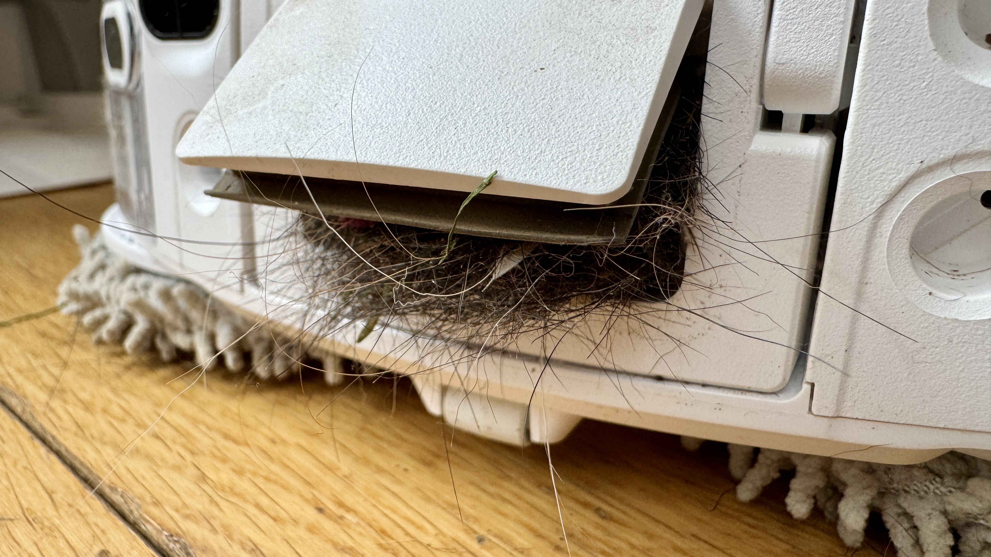 DJI Romo P robot vacuum bin blocked by hair and dirt
