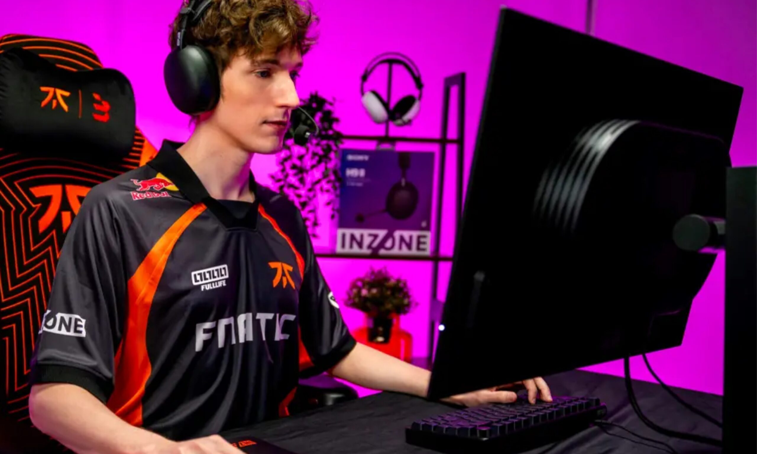 Sony gaming monitor being used by a Fnatic esports player.