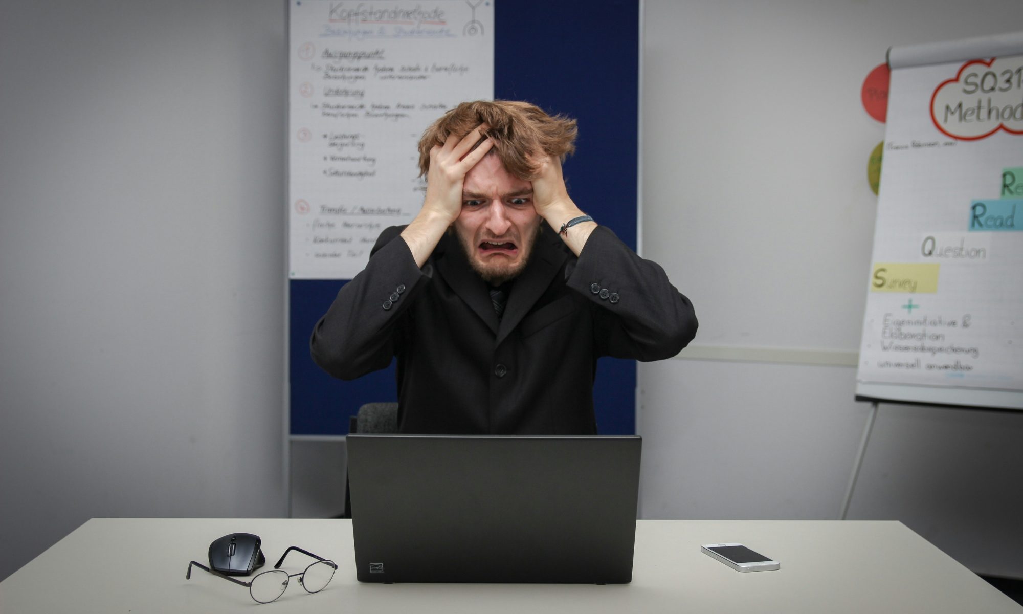 frustrated-employee-in-front-of-computer