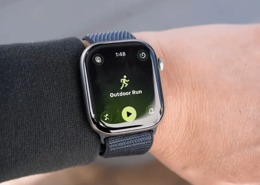 smartwatch with outdoor run feature